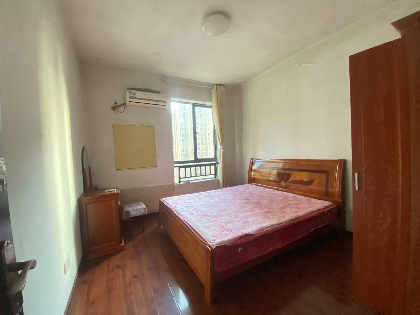 泰山公馆  1室0厅0卫    1300.0元/月 泰山公馆  1室0厅0卫    1300.0元/月室内图