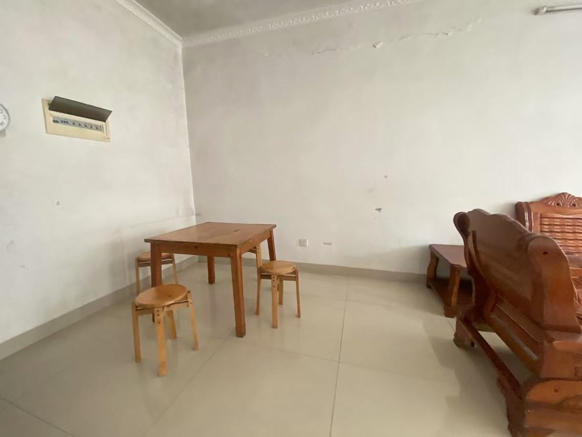 泰山公馆  1室0厅0卫    1300.0元/月 泰山公馆  1室0厅0卫    1300.0元/月室内图