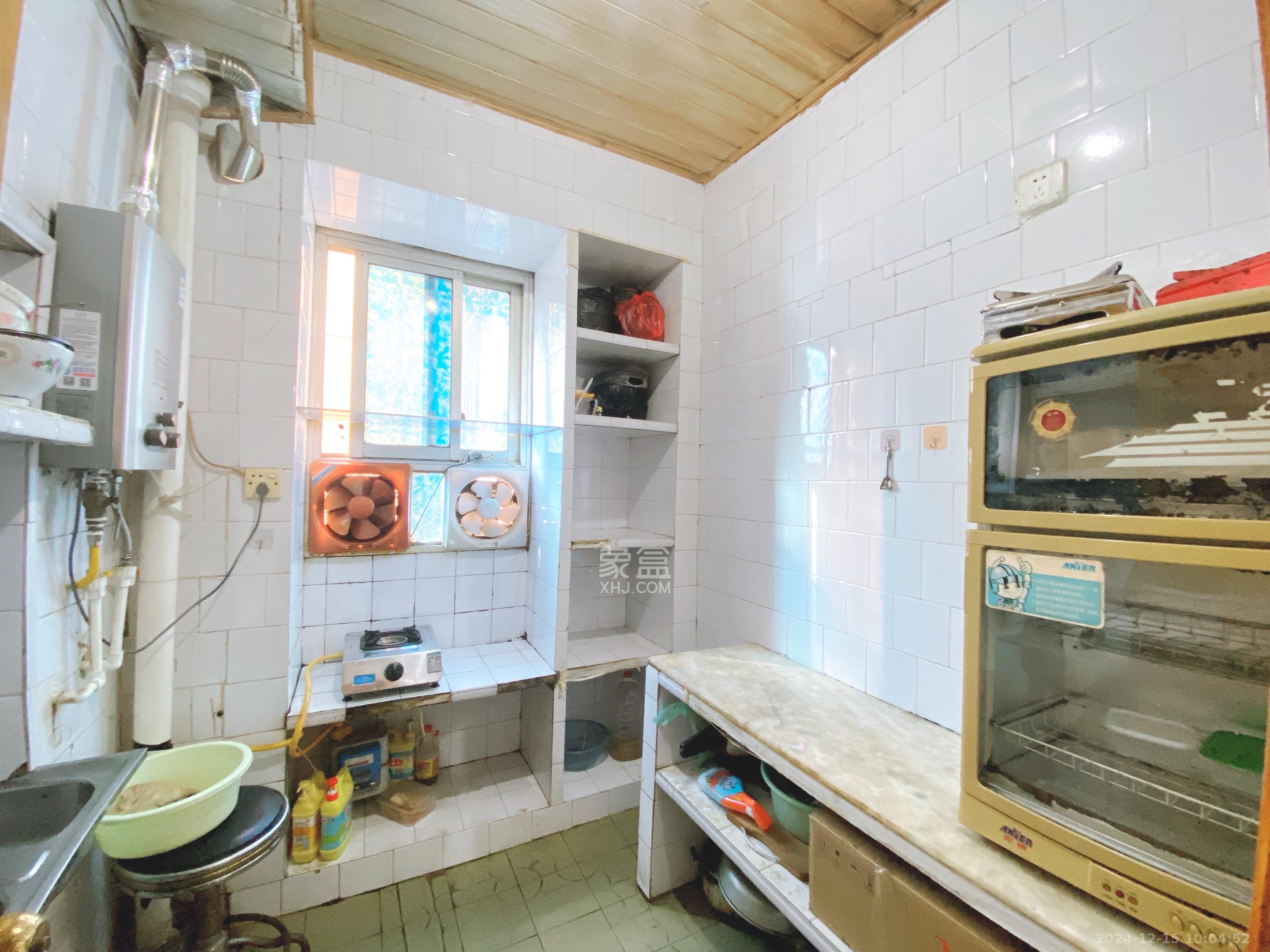 群芳园 2室2厅1卫 1800.0元/月 群芳园 2室2厅1卫 1800.0元/月室内图