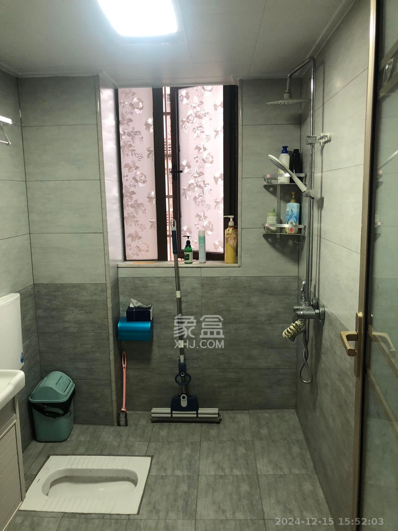 紫鑫御湖湾  3室2厅1卫   1800.00元/月室内图