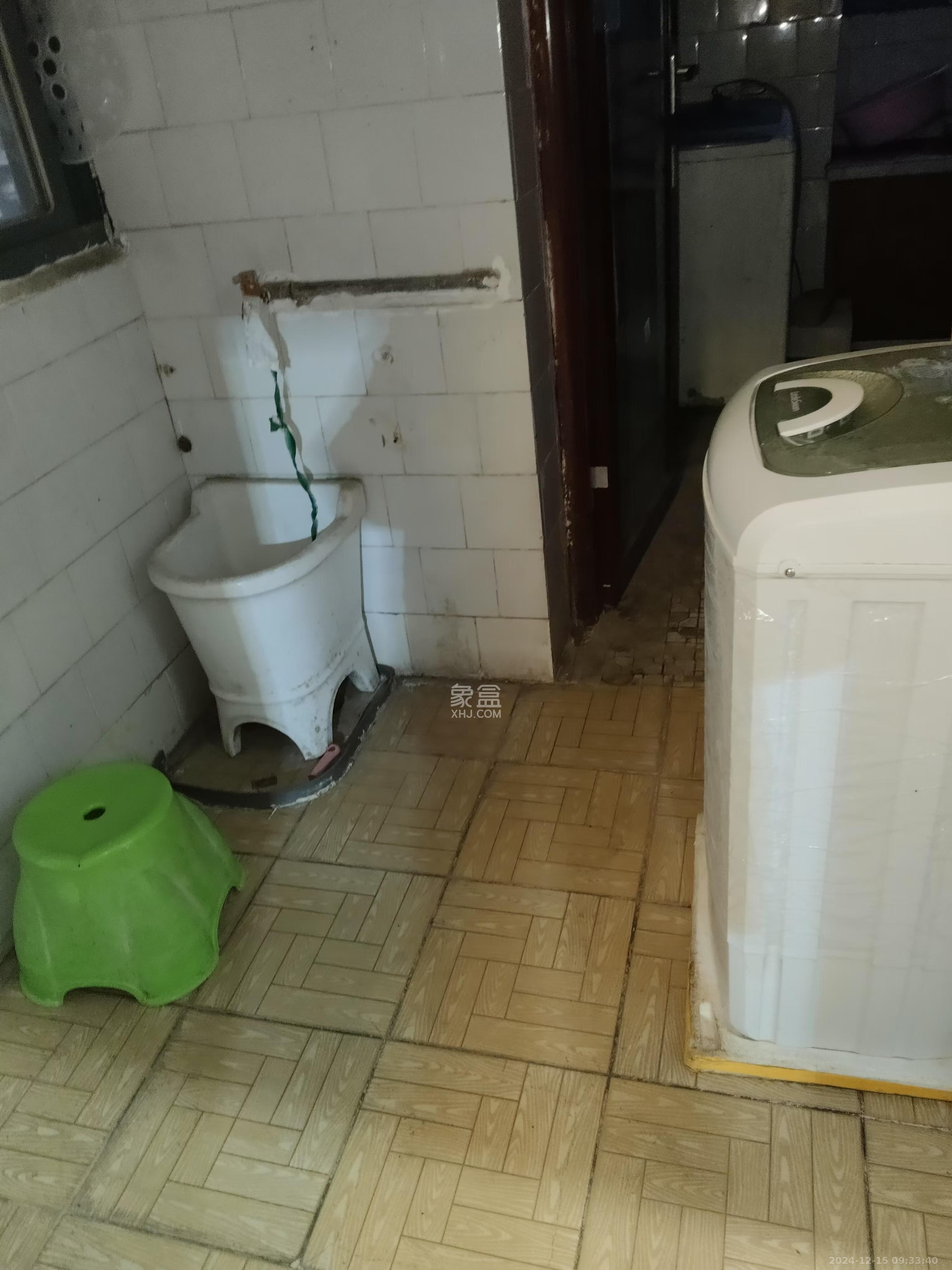 消防大厦宿舍楼 3室2厅1卫 2200.0元/月 消防大厦宿舍楼 3室2厅1卫 2200.0元/月室内图