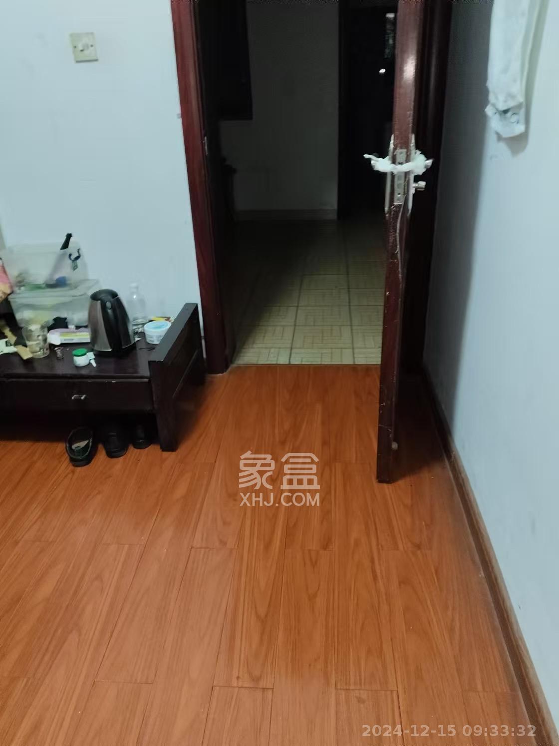 消防大厦宿舍楼 3室2厅1卫 2200.0元/月 消防大厦宿舍楼 3室2厅1卫 2200.0元/月室内图