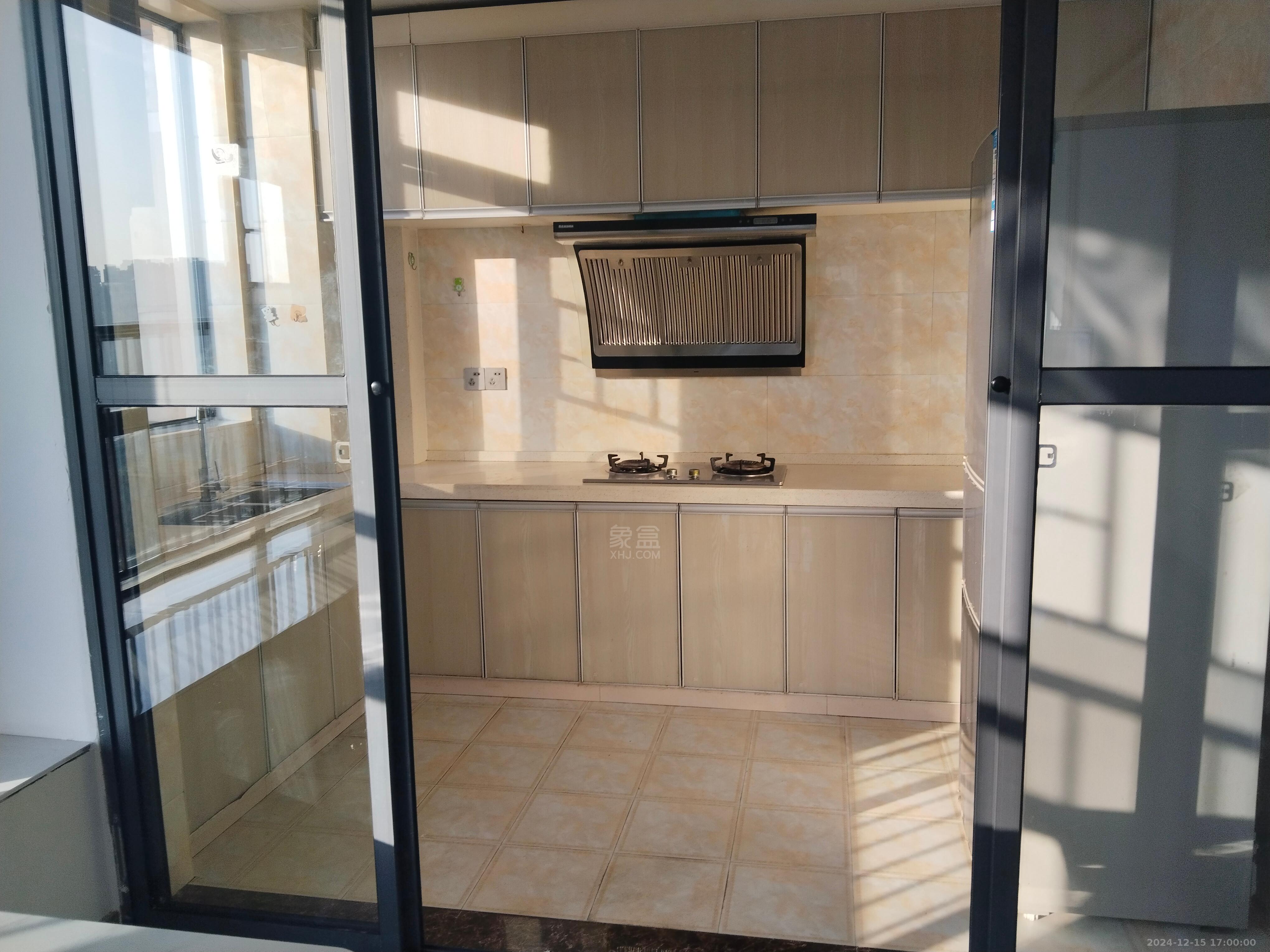 庐山春天早安华晨 3室2厅2卫 2300.0元/月 庐山春天早安华晨 3室2厅2卫 2300.0元/月室内图