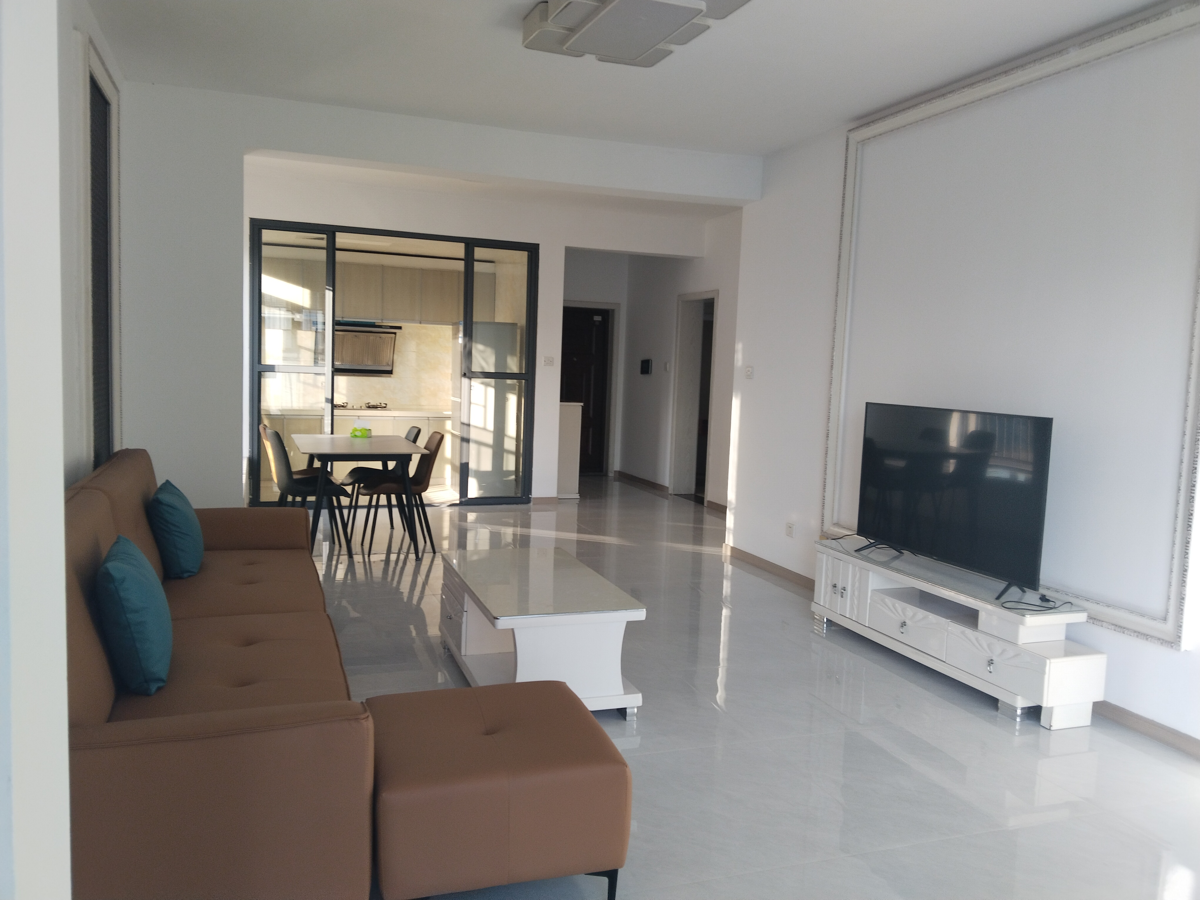 庐山春天早安华晨 3室2厅2卫 2300.0元/月 庐山春天早安华晨 3室2厅2卫 2300.0元/月户型图