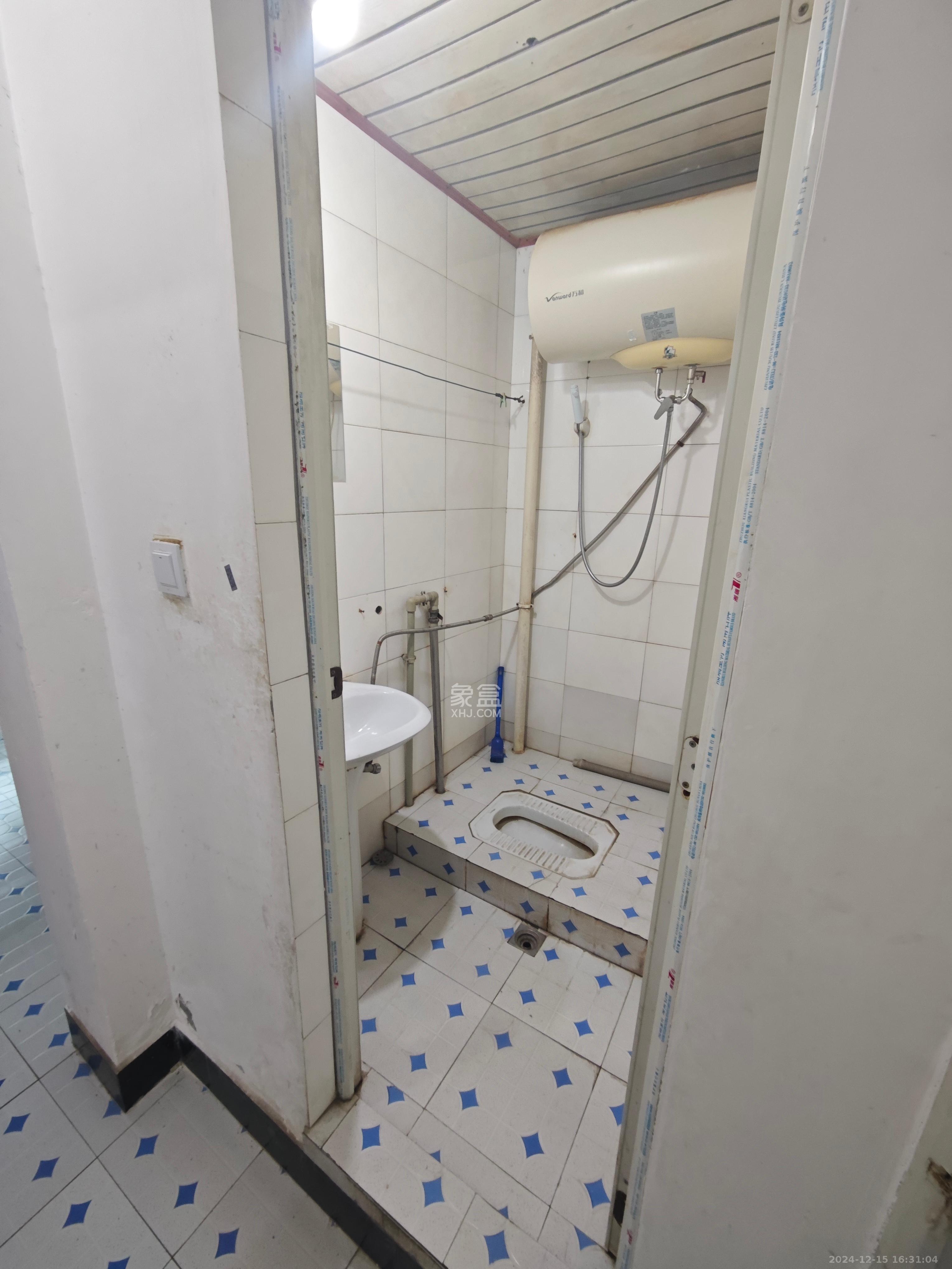 洞井一小区 1室2厅1卫 700.0元/月 洞井一小区 1室2厅1卫 700.0元/月室内图