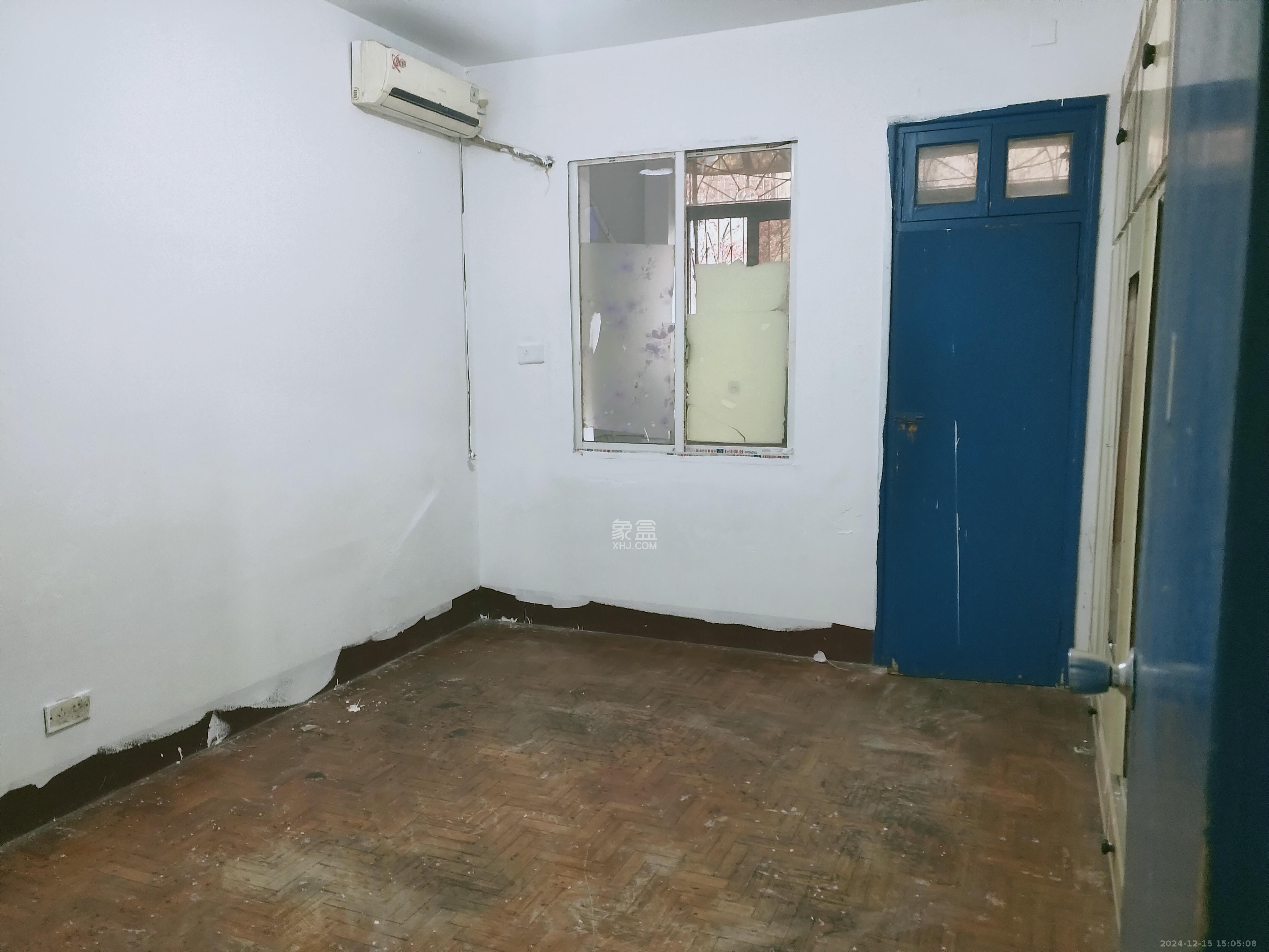 财政局小区-凤凰台巷70号  3室2厅1卫    2500.0元/月 财政局小区-凤凰台巷70号  3室2厅1卫    2500.0元/月室内图1