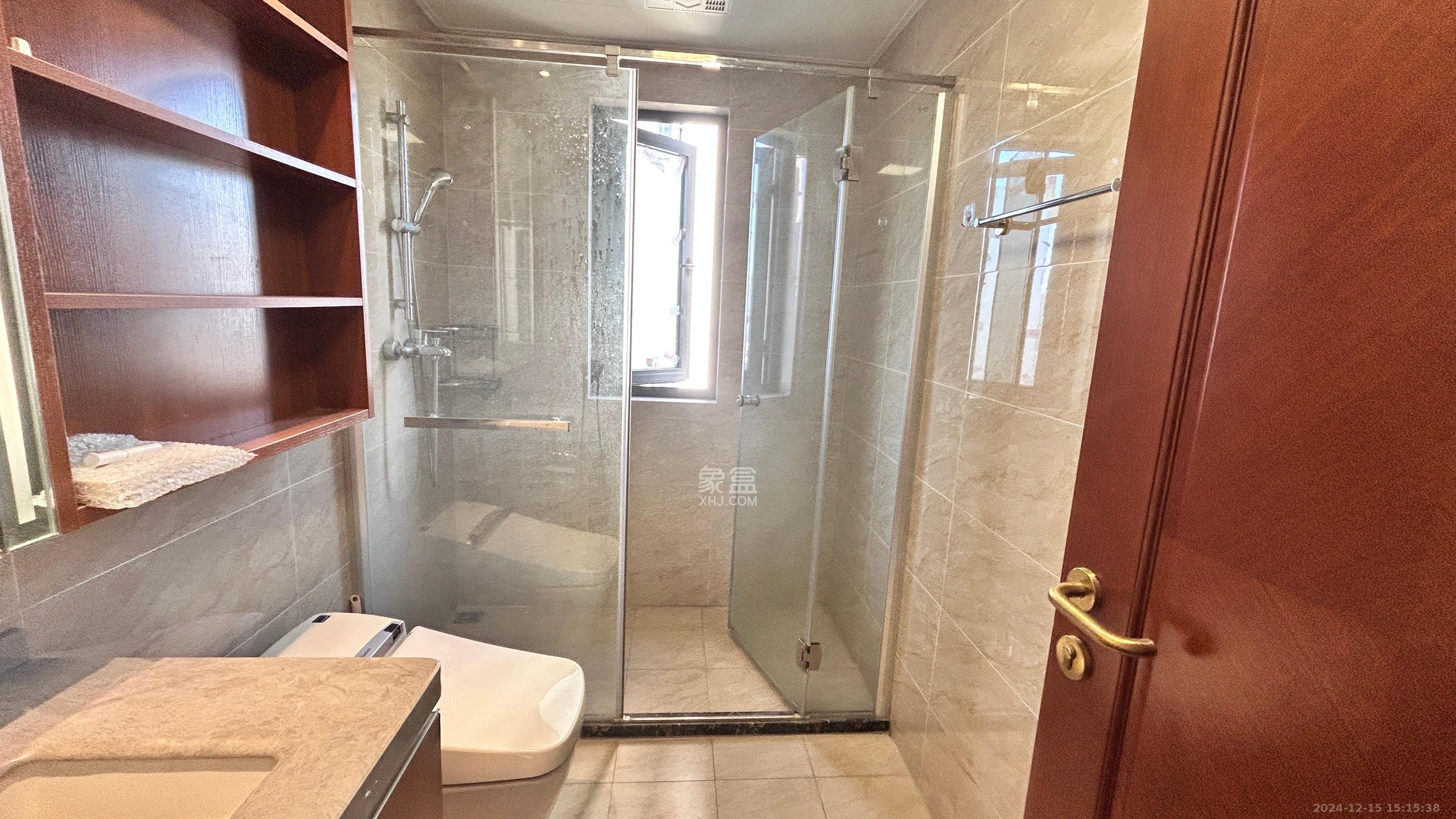 恒大文化旅游城A区  3室2厅2卫    2200.0元/月 恒大文化旅游城A区  3室2厅2卫    2200.0元/月室内图