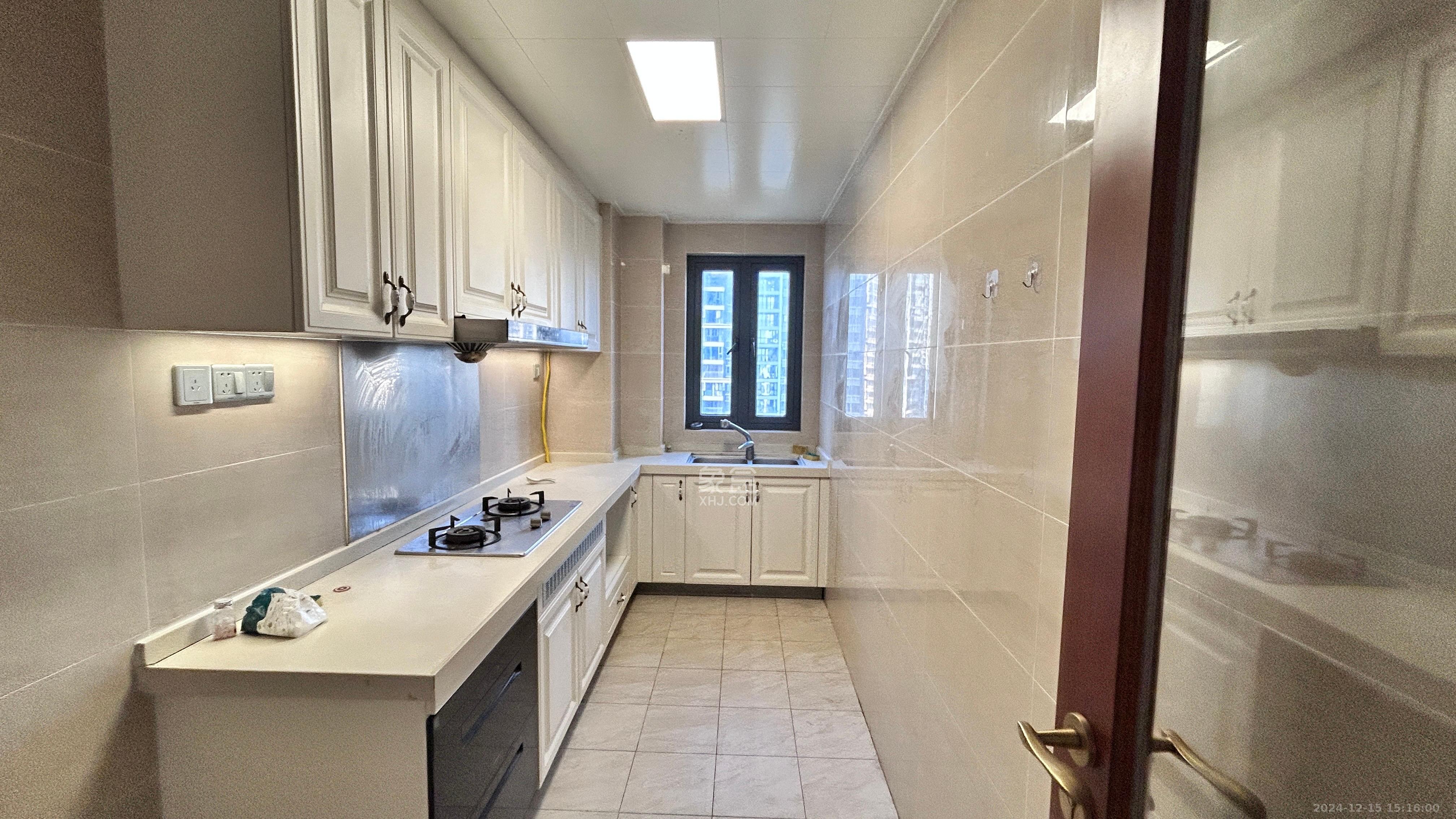 恒大文化旅游城A区  3室2厅2卫    2200.0元/月 恒大文化旅游城A区  3室2厅2卫    2200.0元/月室内图