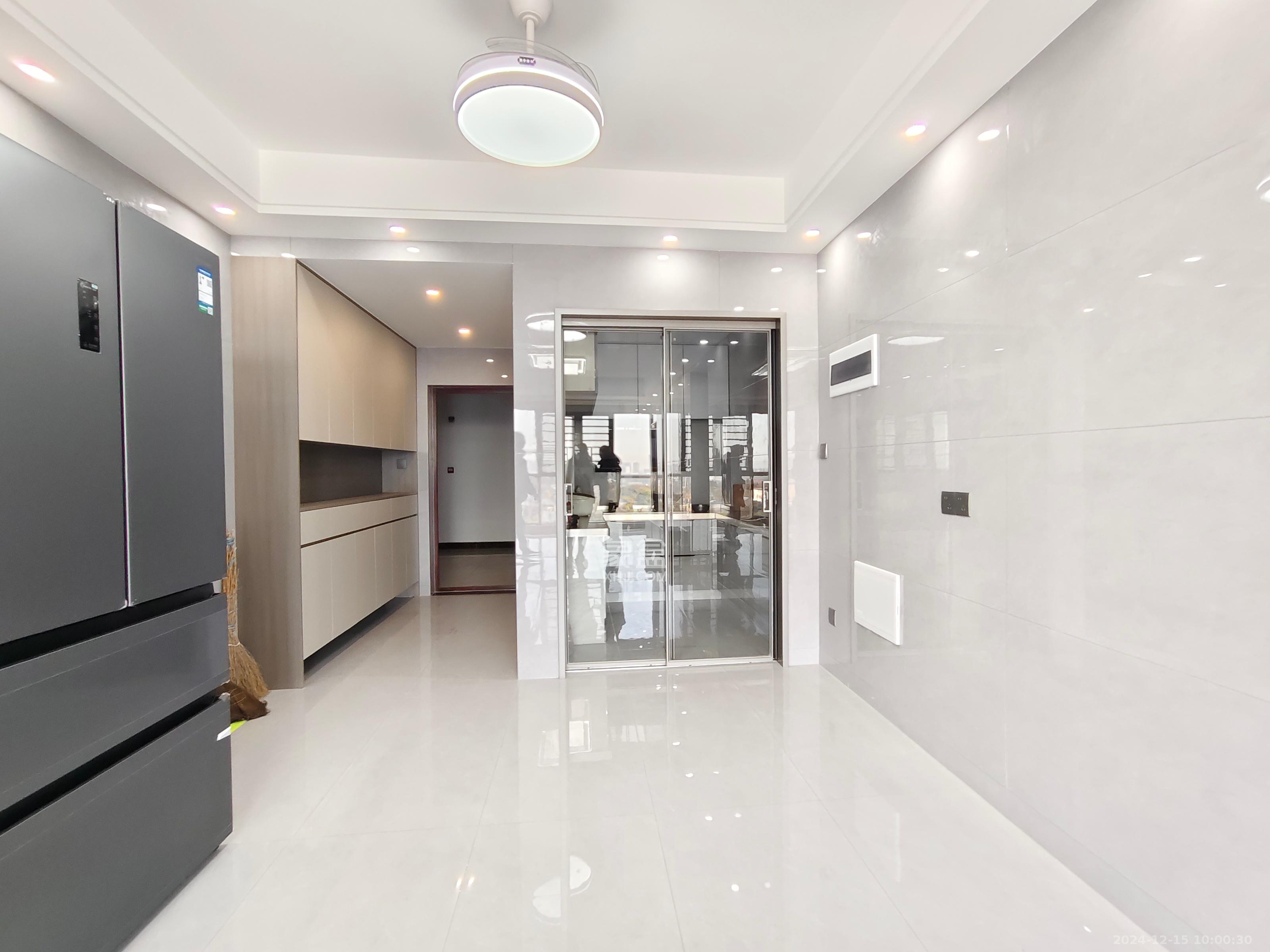 紫华郡 3室2厅2卫 2500.0元/月 紫华郡 3室2厅2卫 2500.0元/月室内图