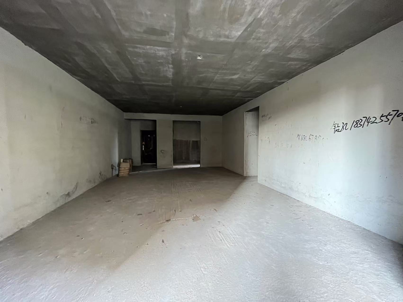 吉星金融广场(牡丹园) 3室2厅2卫 72.0万 吉星金融广场(牡丹园) 3室2厅2卫 72.0万客厅