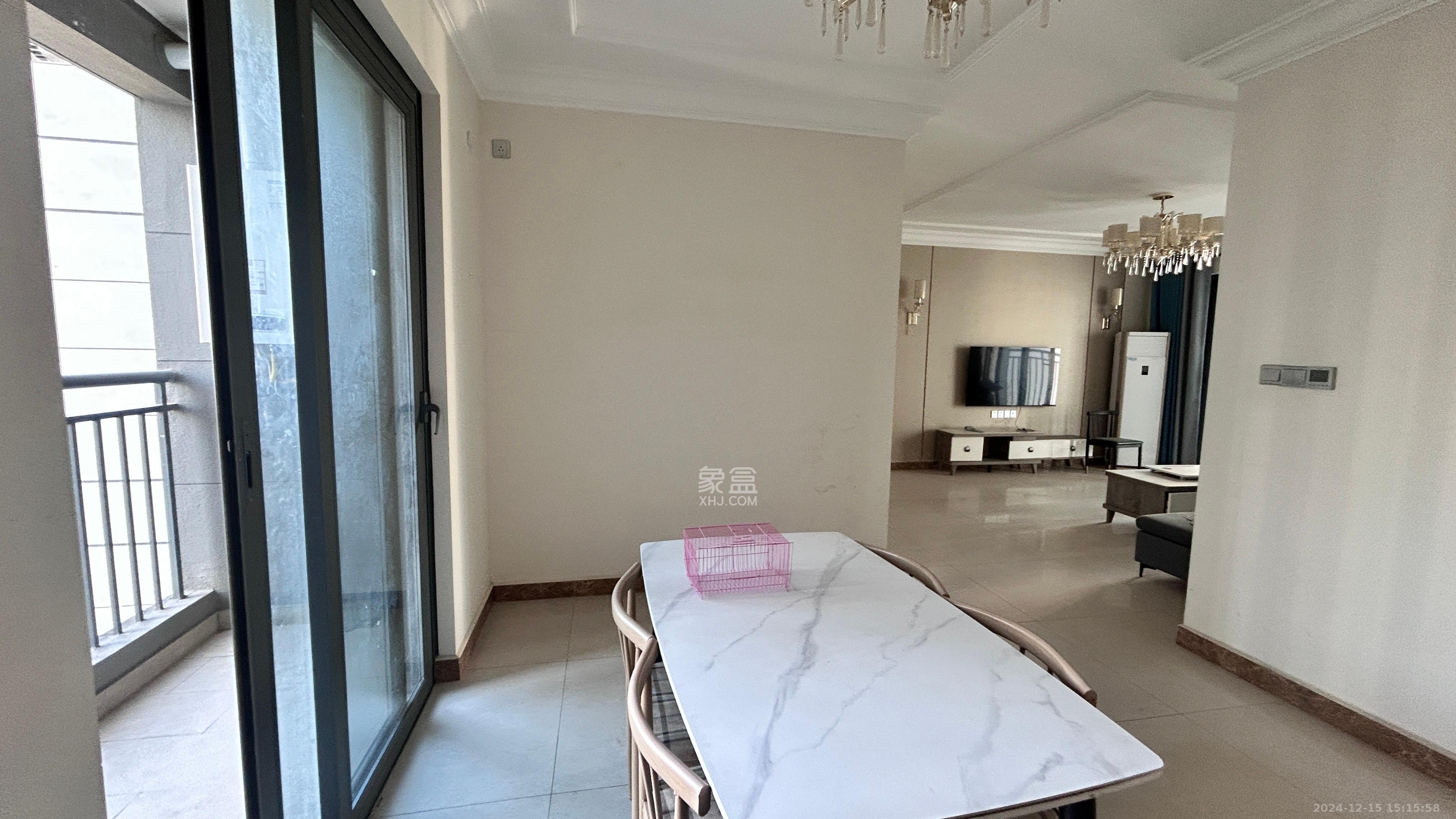 恒大文化旅游城A区  3室2厅2卫    2200.0元/月 恒大文化旅游城A区  3室2厅2卫    2200.0元/月室内图