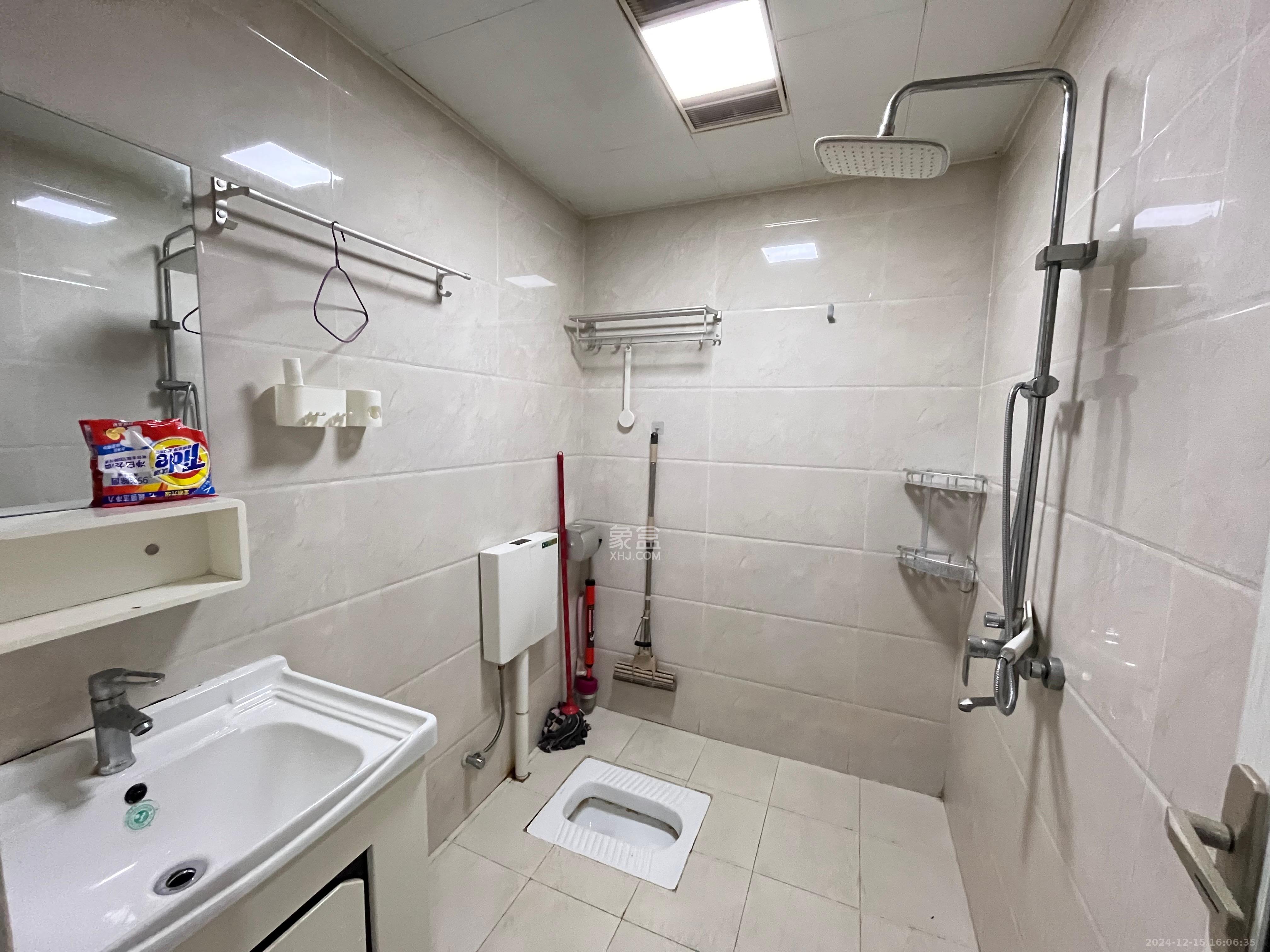 江南华府  1室1厅1卫    1500.0元/月室内图