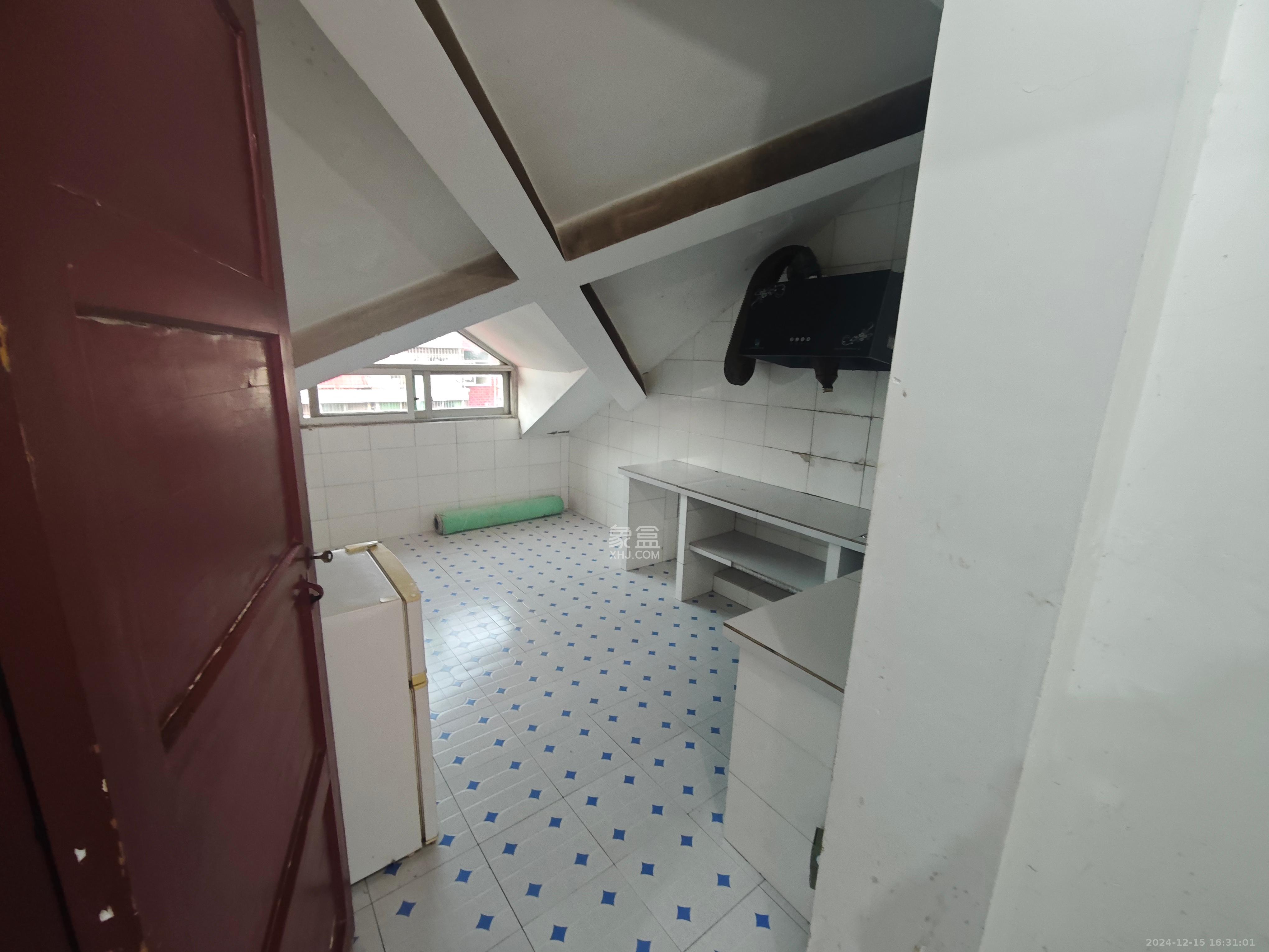 洞井一小区 1室2厅1卫 700.0元/月 洞井一小区 1室2厅1卫 700.0元/月室内图