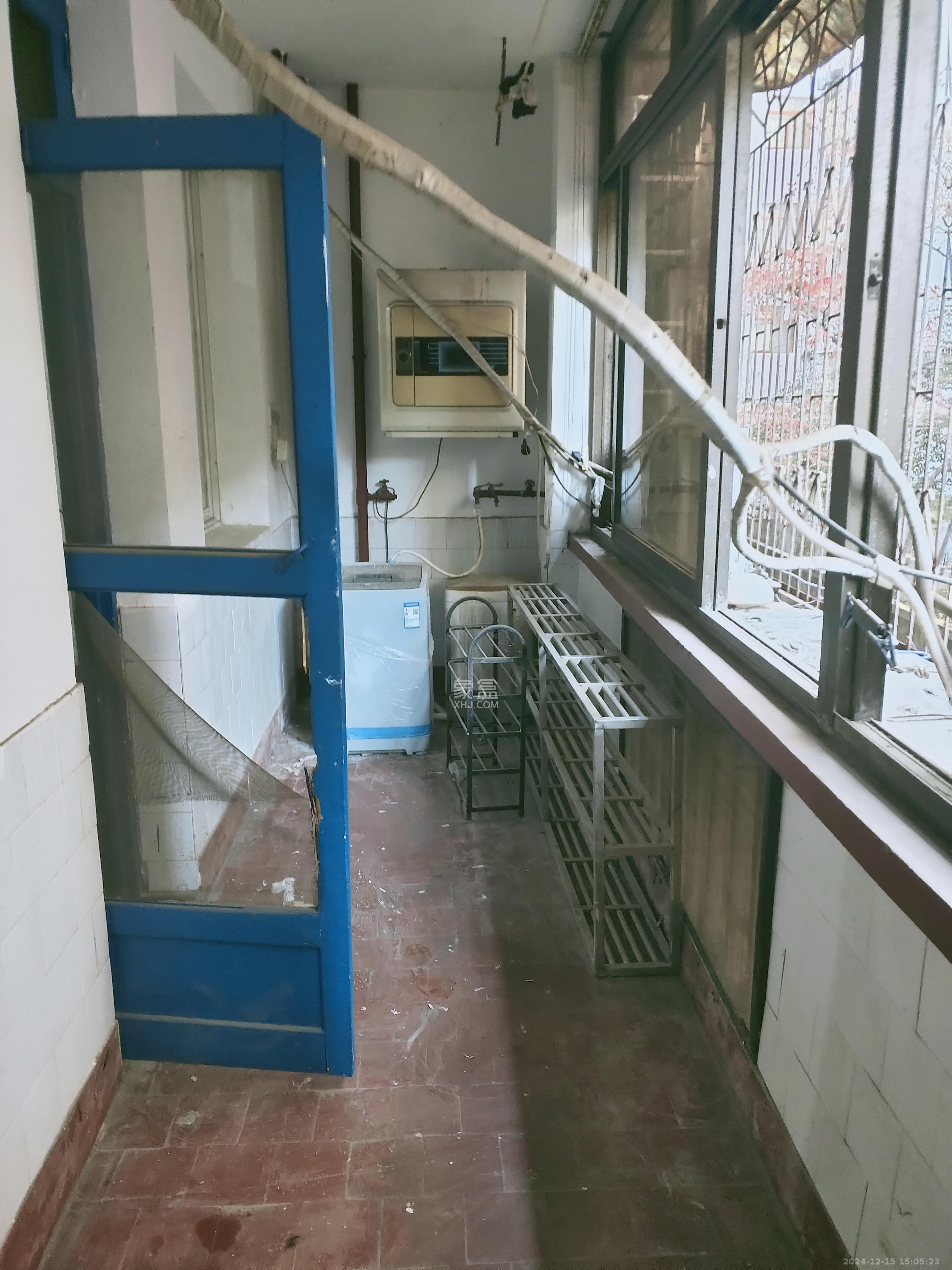 财政局小区-凤凰台巷70号  3室2厅1卫    2500.0元/月 财政局小区-凤凰台巷70号  3室2厅1卫    2500.0元/月室内图