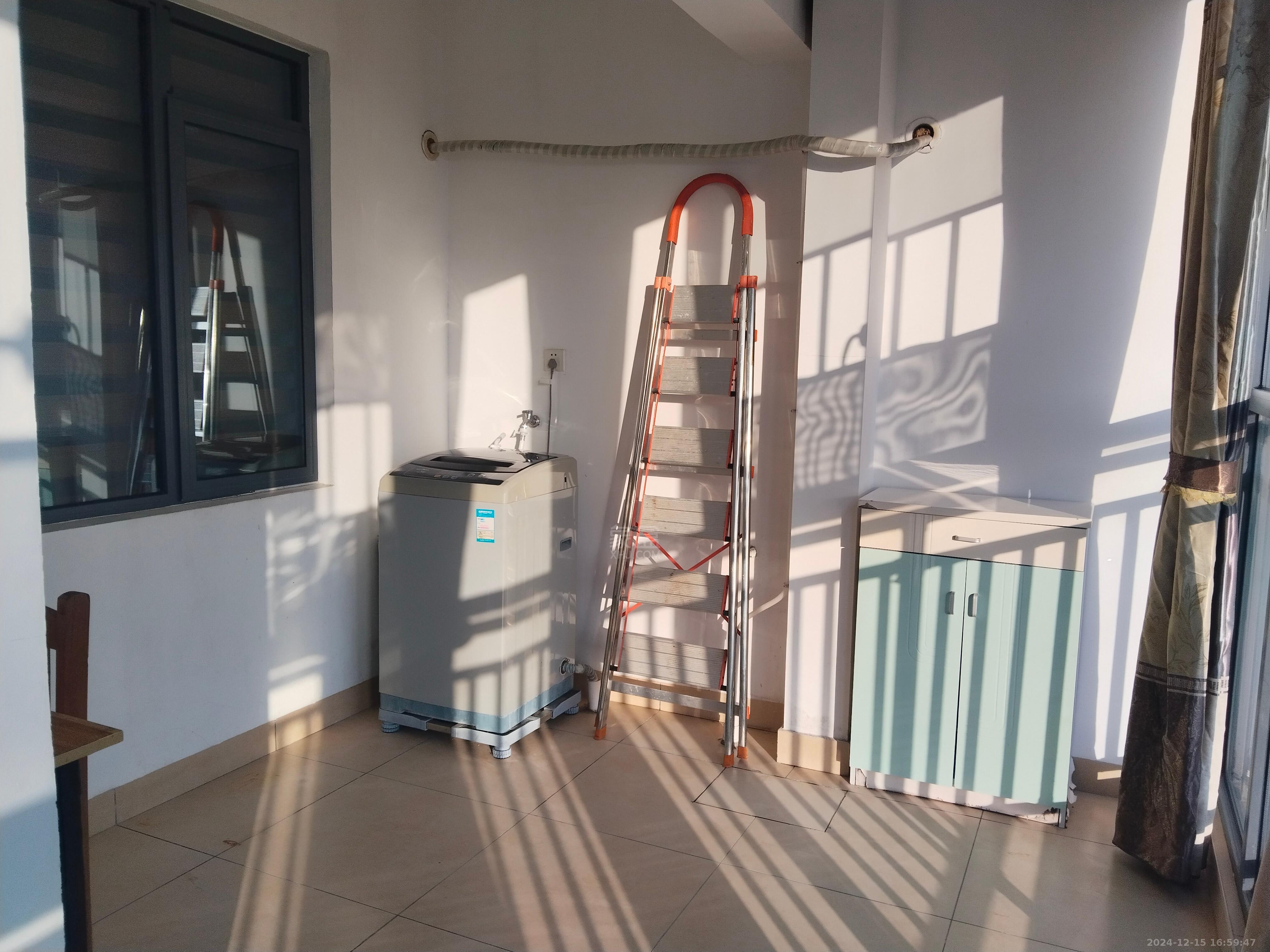 庐山春天早安华晨 3室2厅2卫 2300.0元/月 庐山春天早安华晨 3室2厅2卫 2300.0元/月室内图