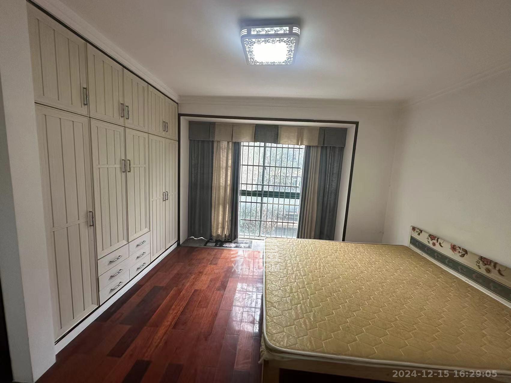 东方新城  3室1厅2卫   2800.00元/月室内图