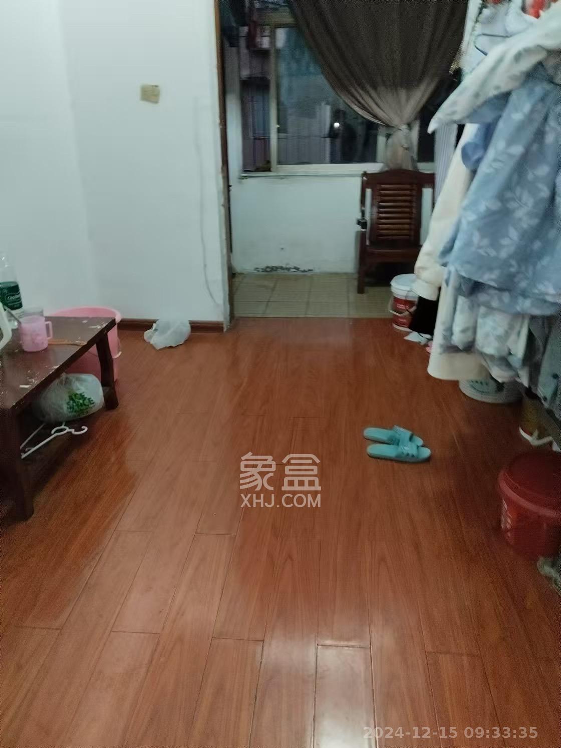 消防大厦宿舍楼 3室2厅1卫 2200.0元/月 消防大厦宿舍楼 3室2厅1卫 2200.0元/月室内图