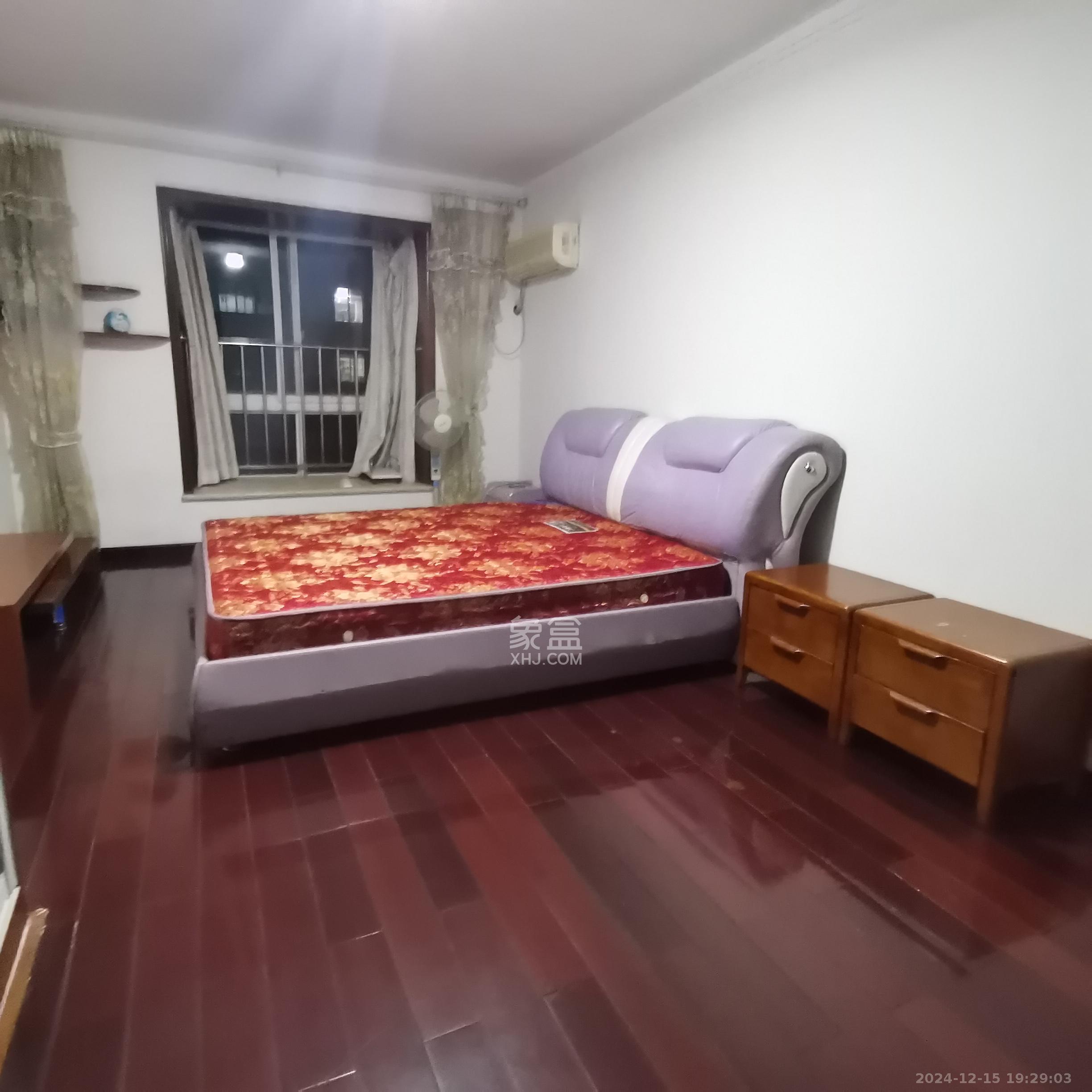 晶华美地  3室2厅2卫   2100.00元/月室内图