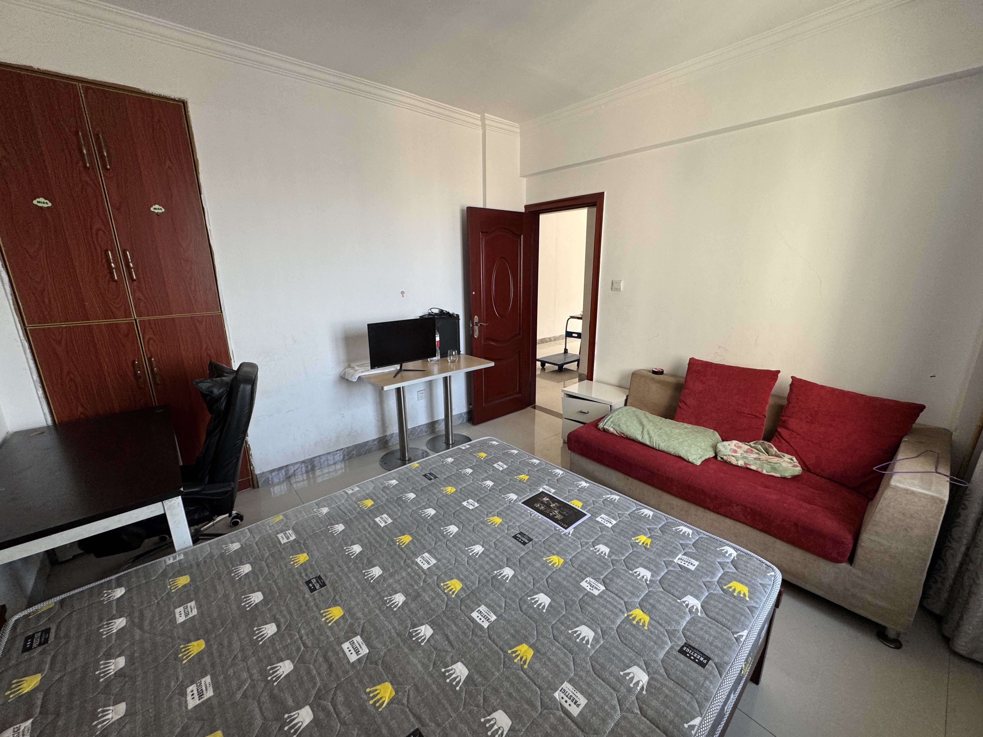 兰贵园 1室0厅0卫 1400.0元/月 兰贵园 1室0厅0卫 1400.0元/月室内图