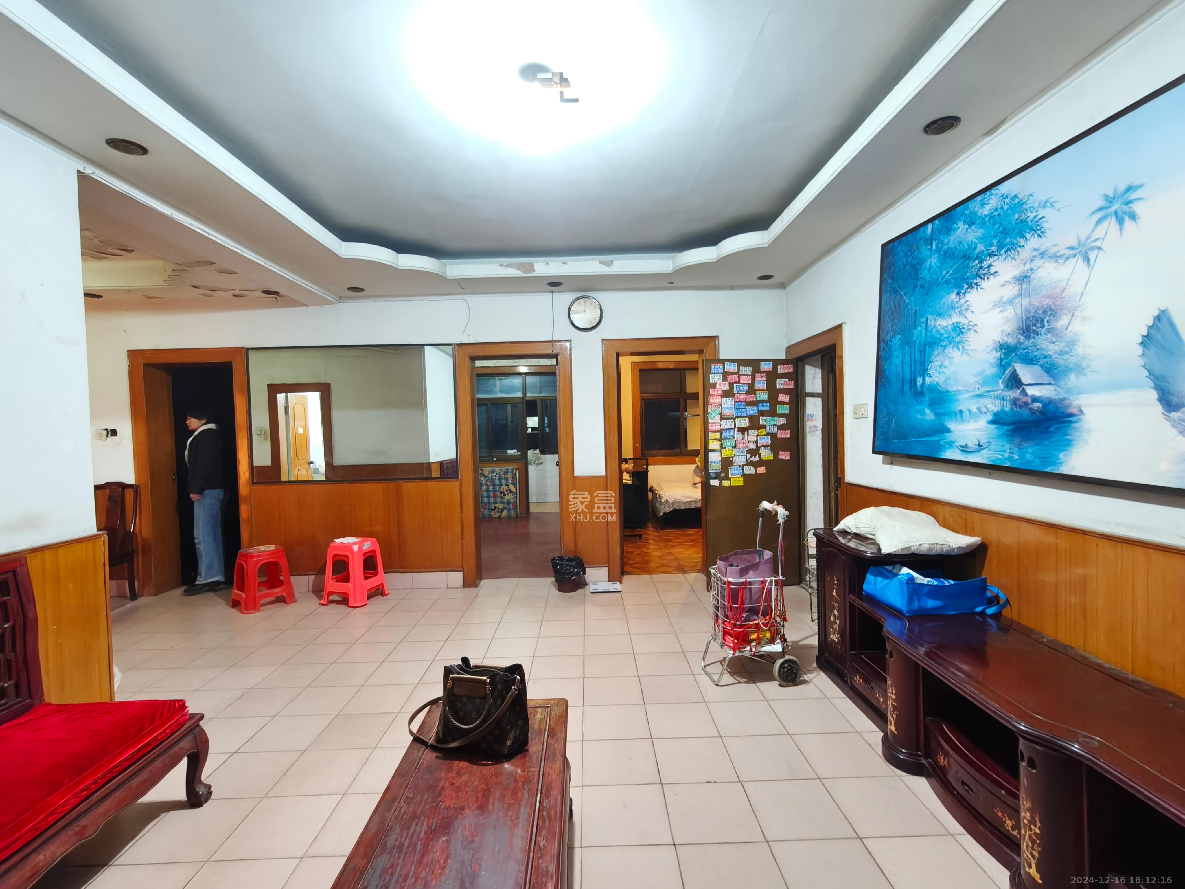 东风路汽车城宿舍  3室2厅1卫    1600.0元/月 东风路汽车城宿舍  3室2厅1卫    1600.0元/月室内图