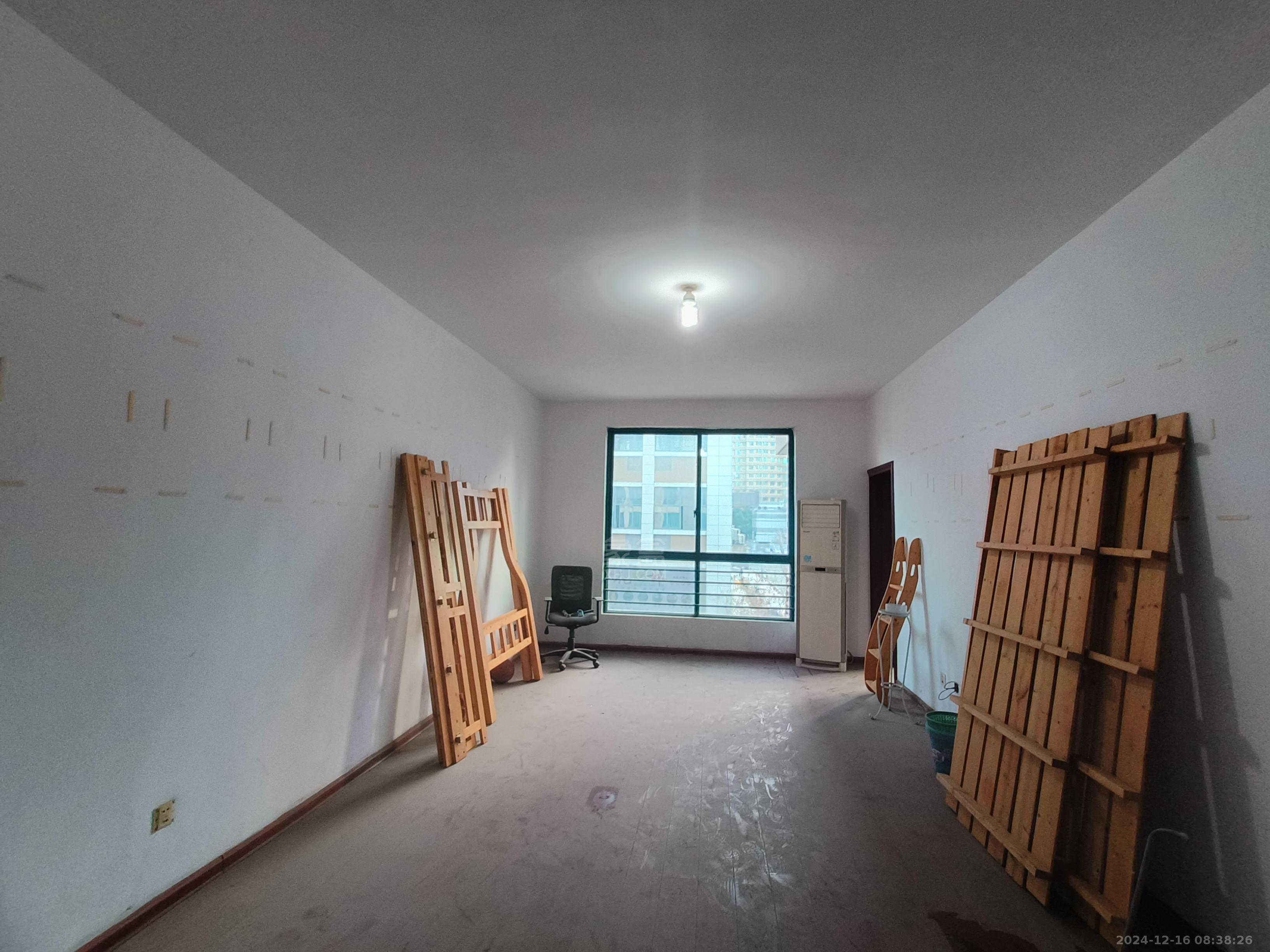 尚格名城东岸花园  3室2厅2卫    1800.0元/月 尚格名城东岸花园  3室2厅2卫    1800.0元/月室内图