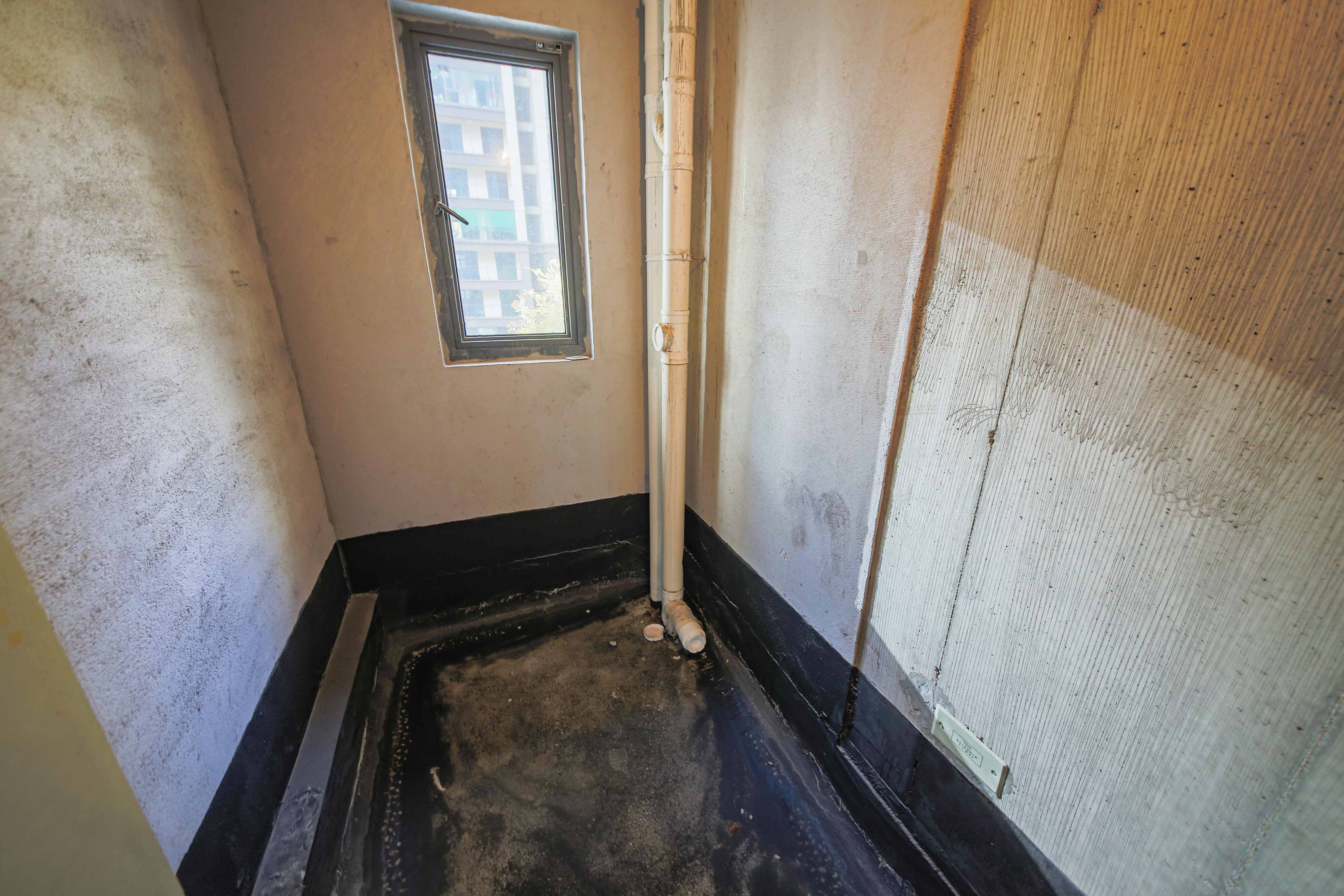 中建钰和城  4室2厅2卫   180.00万卫生间
