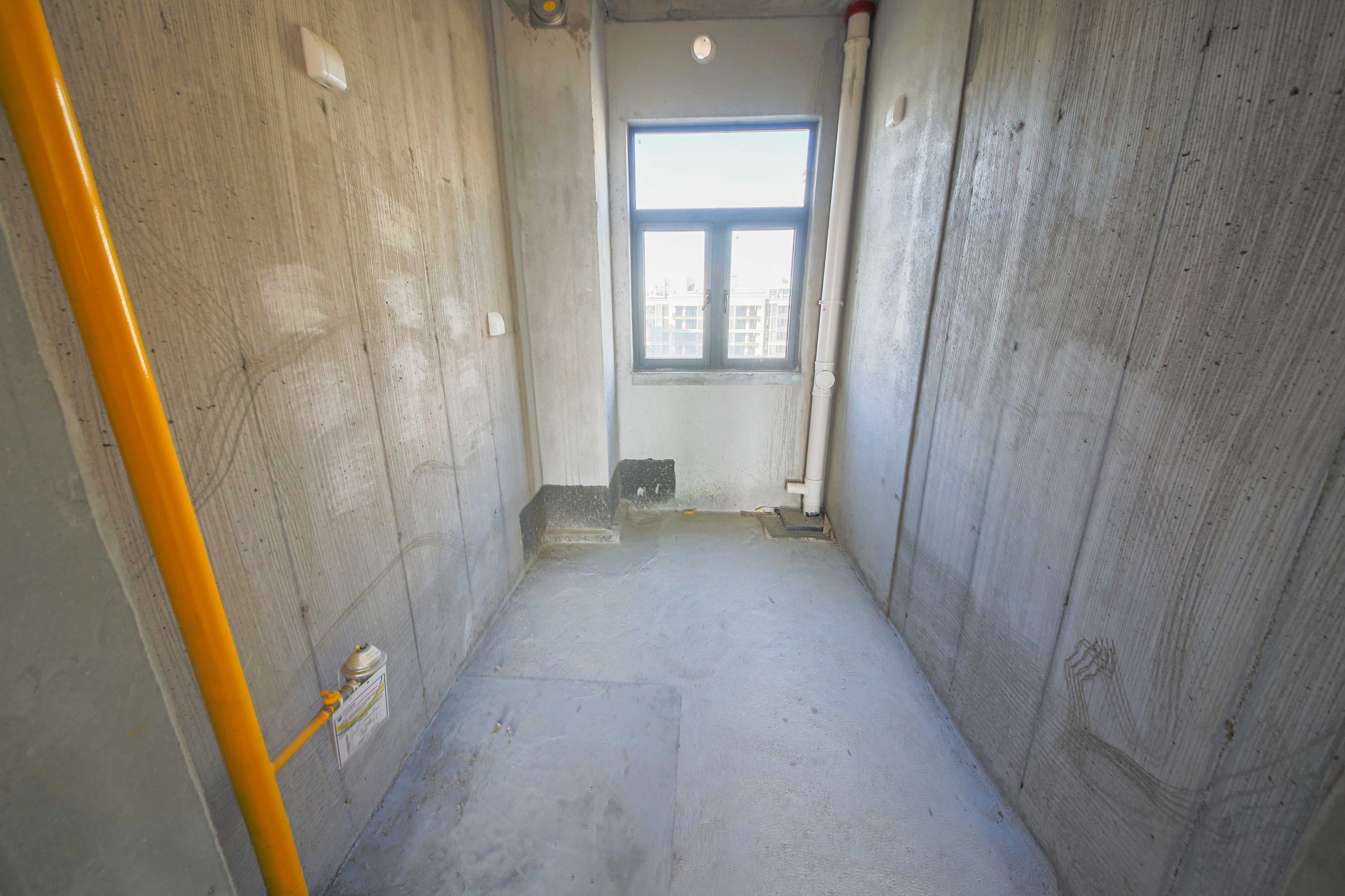 中建钰和城  4室2厅3卫   358.00万厨房