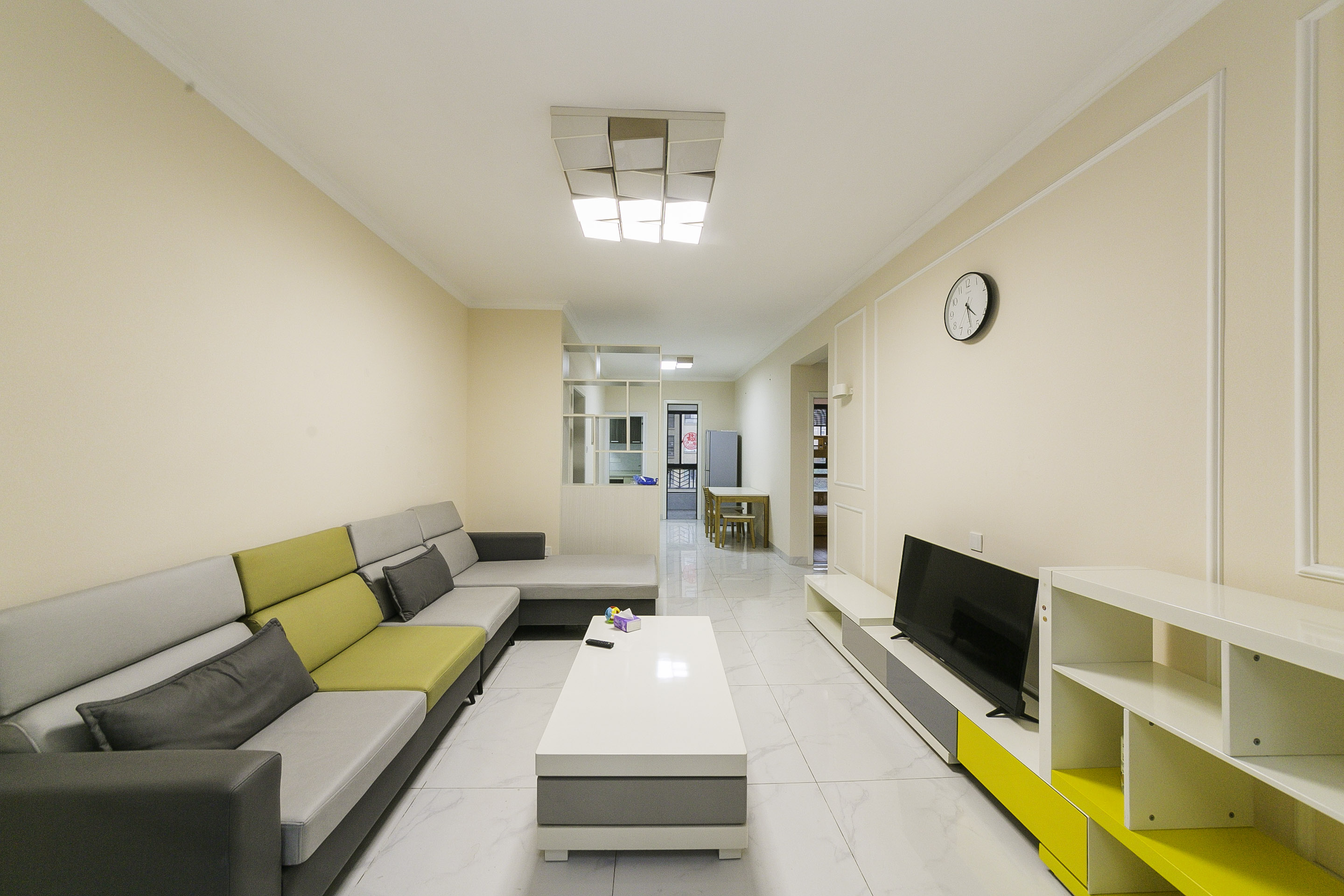 奥林匹克花园贡院二期  2室2厅1卫    82.0万 奥林匹克花园贡院二期  2室2厅1卫    82.0万客厅