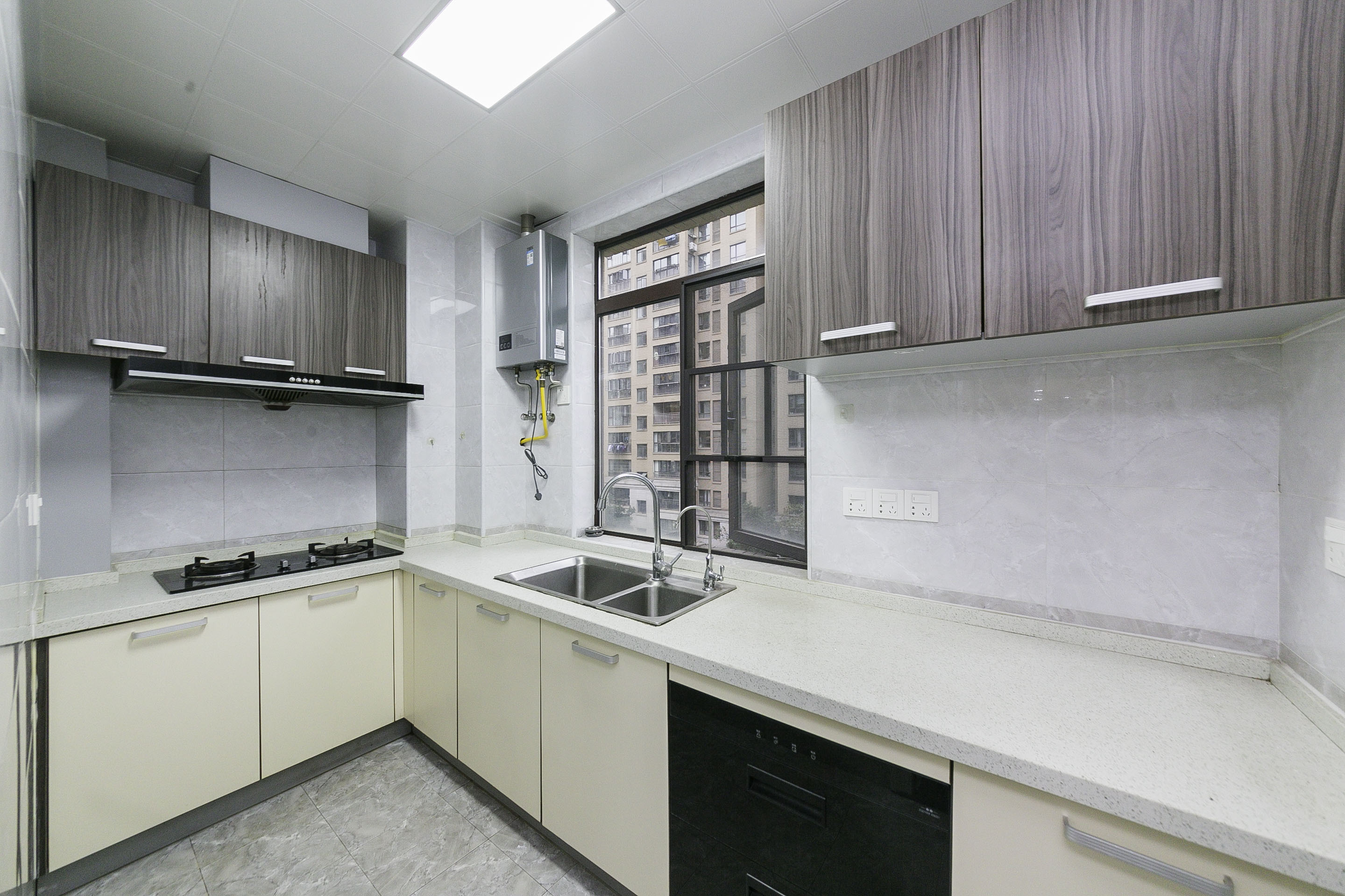 奥林匹克花园贡院二期  2室2厅1卫    82.0万 奥林匹克花园贡院二期  2室2厅1卫    82.0万厨房