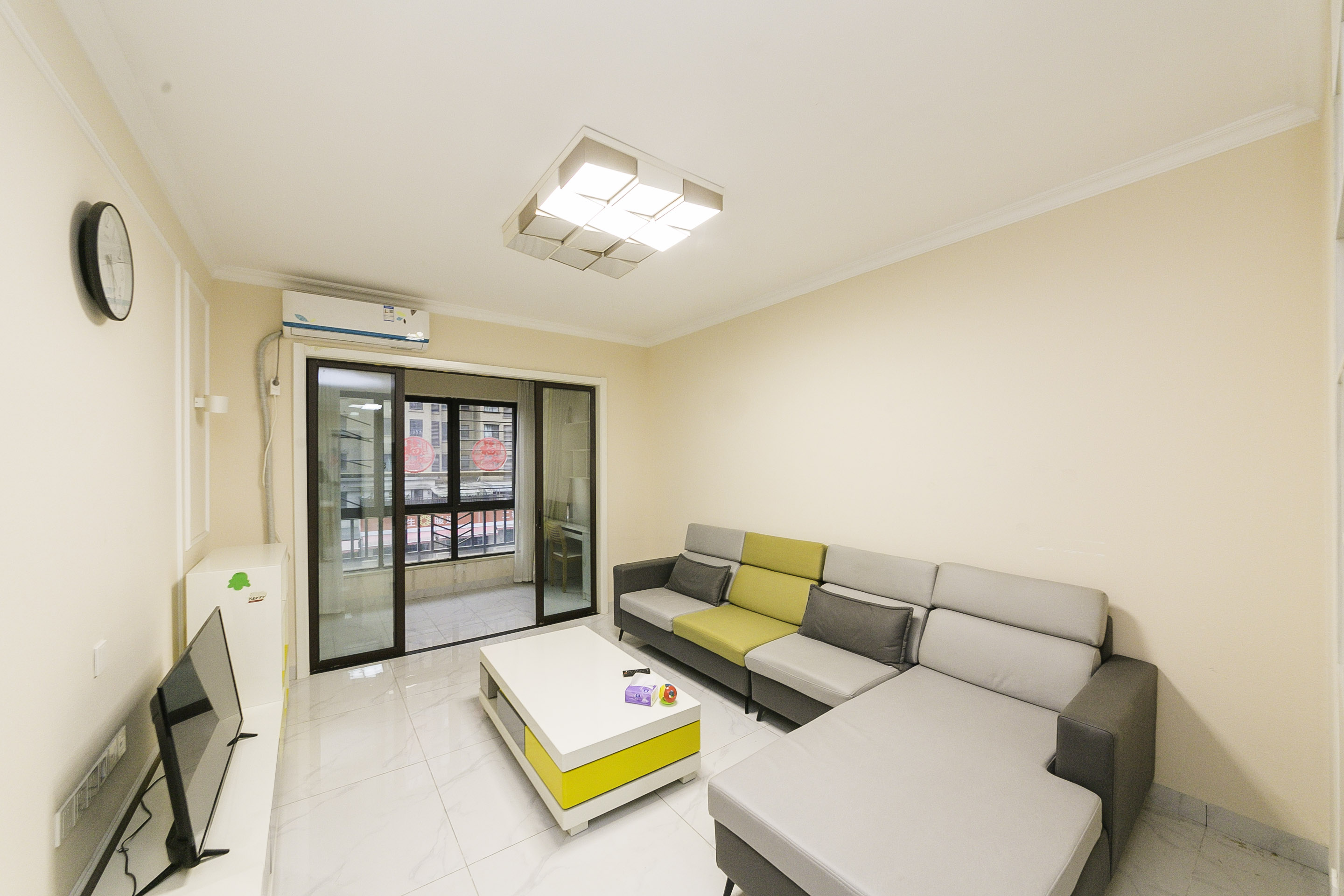 奥林匹克花园贡院二期  2室2厅1卫    82.0万 奥林匹克花园贡院二期  2室2厅1卫    82.0万客厅