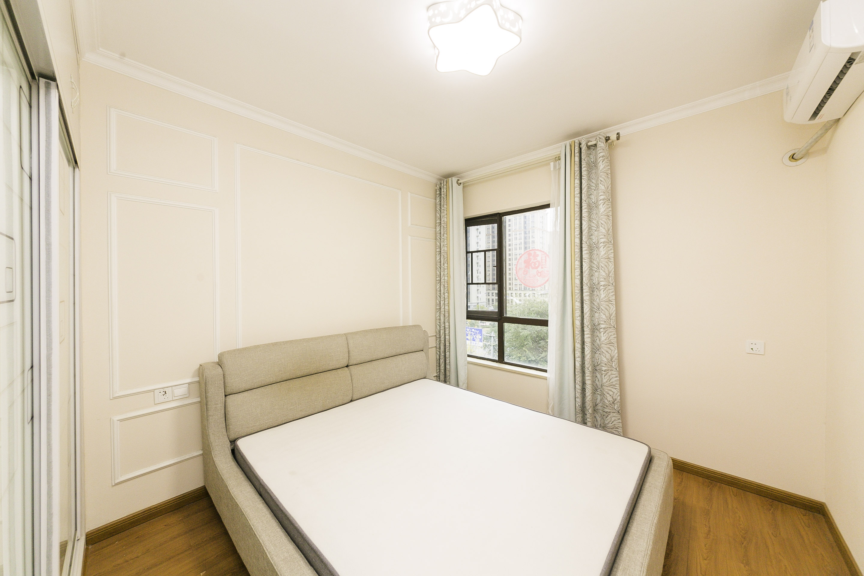 奥林匹克花园贡院二期  2室2厅1卫    82.0万 奥林匹克花园贡院二期  2室2厅1卫    82.0万卧室