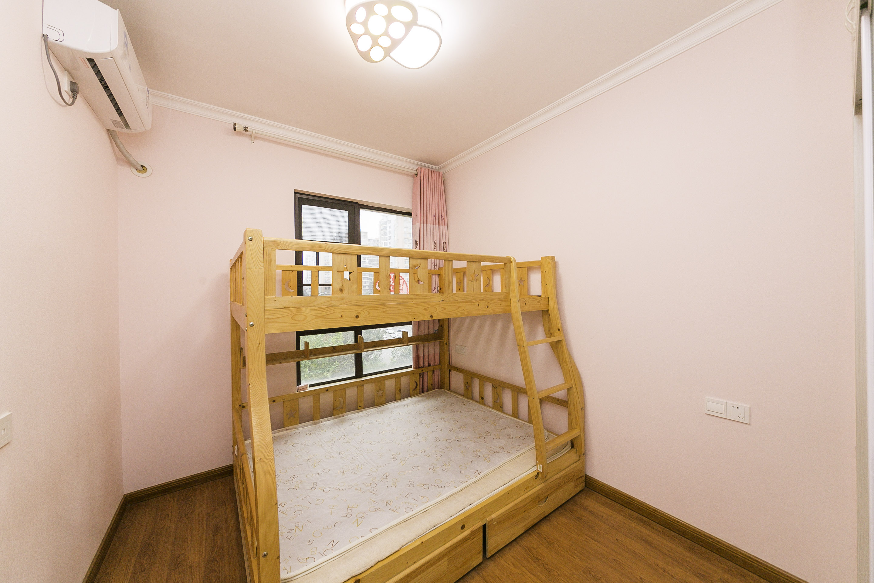 奥林匹克花园贡院二期  2室2厅1卫    82.0万 奥林匹克花园贡院二期  2室2厅1卫    82.0万卧室