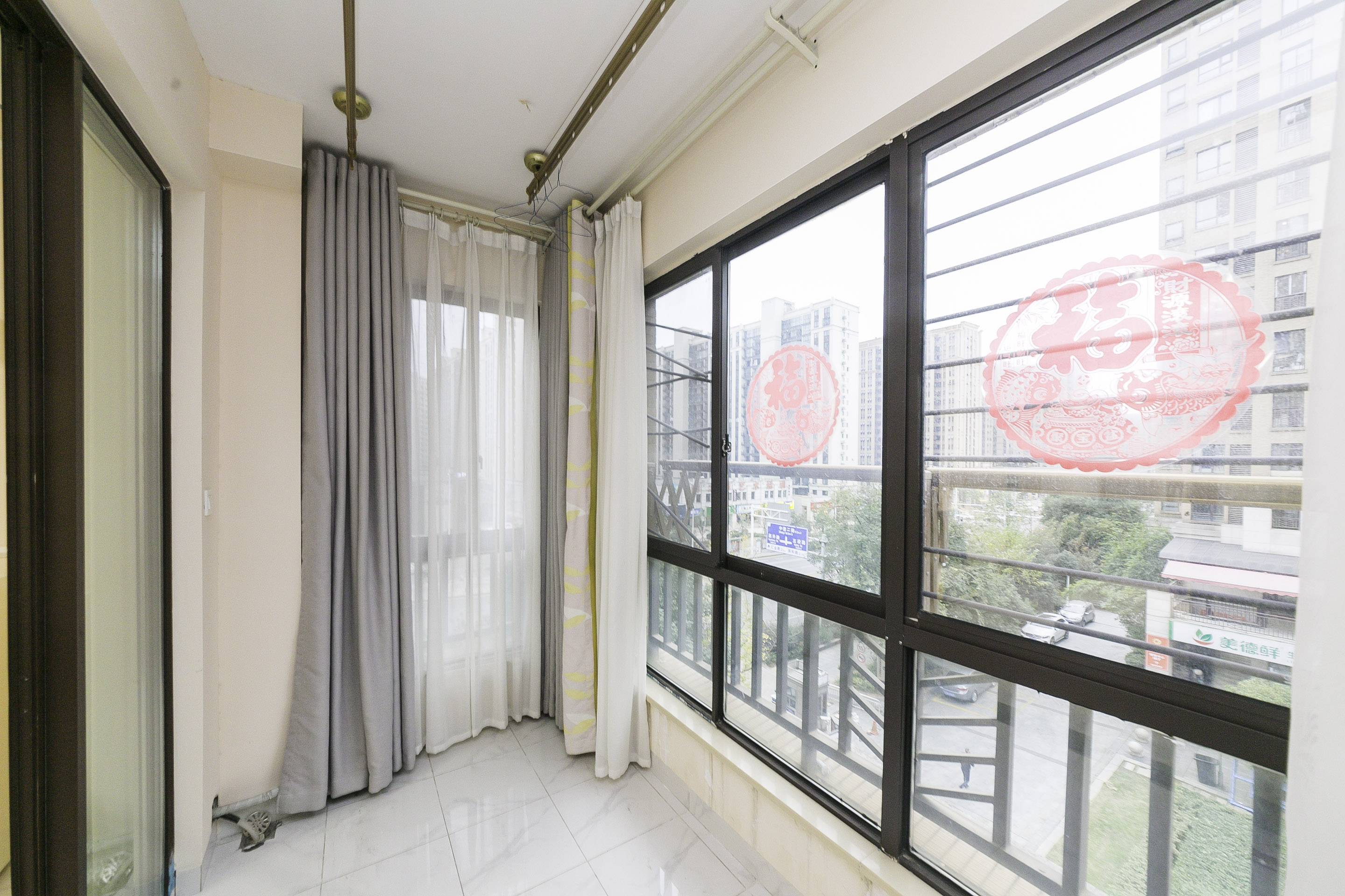 奥林匹克花园贡院二期  2室2厅1卫    82.0万 奥林匹克花园贡院二期  2室2厅1卫    82.0万阳台