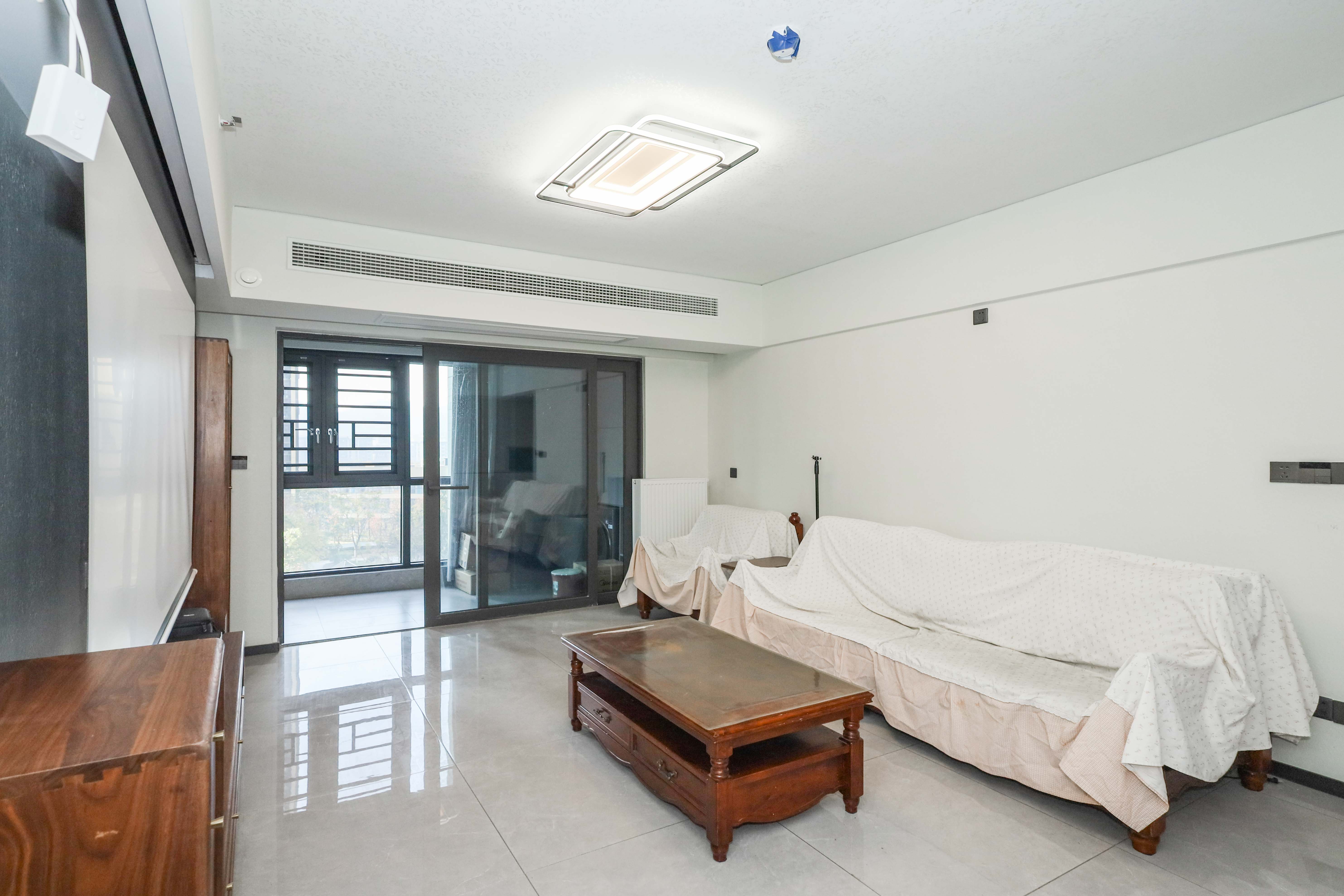 时代梅溪领峰  4室2厅2卫   210.00万客厅