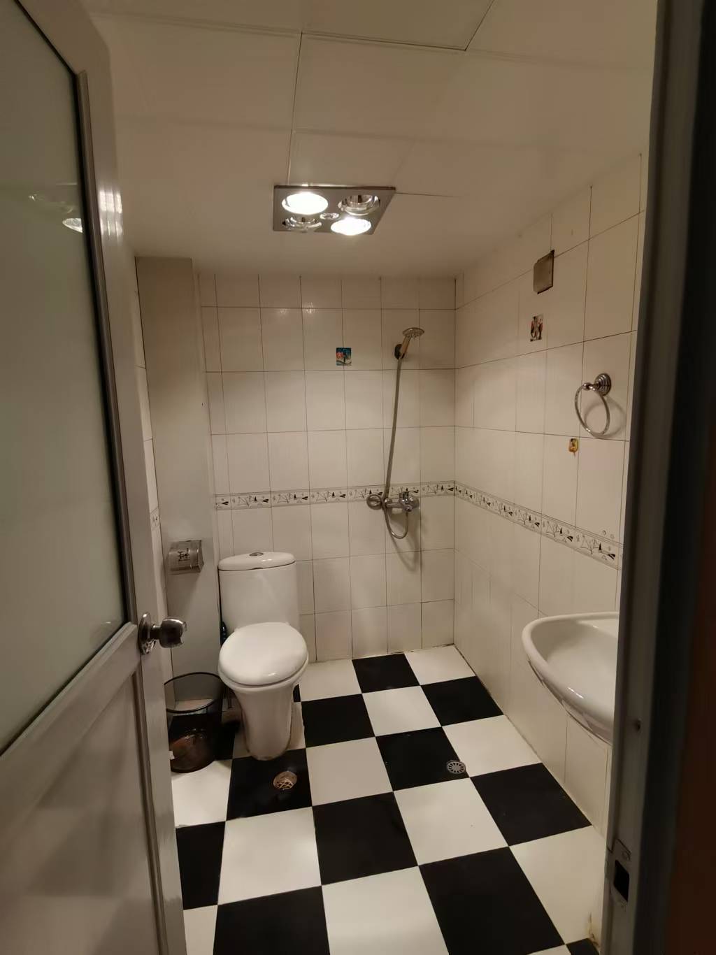 广福园 3室2厅1卫 2200.0元/月 广福园 3室2厅1卫 2200.0元/月室内图