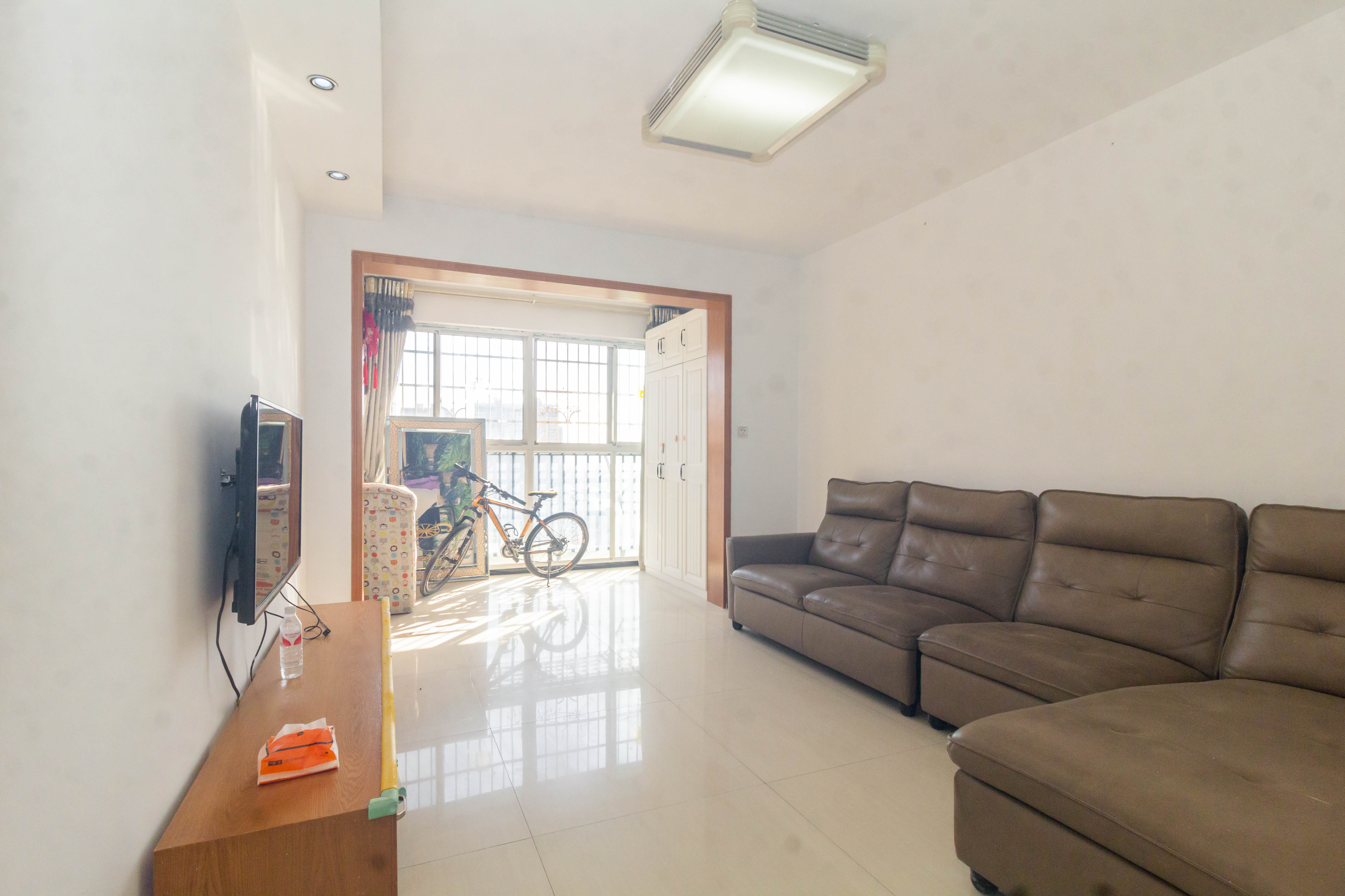 东业苹果社区  2室2厅1卫    38.8万客厅