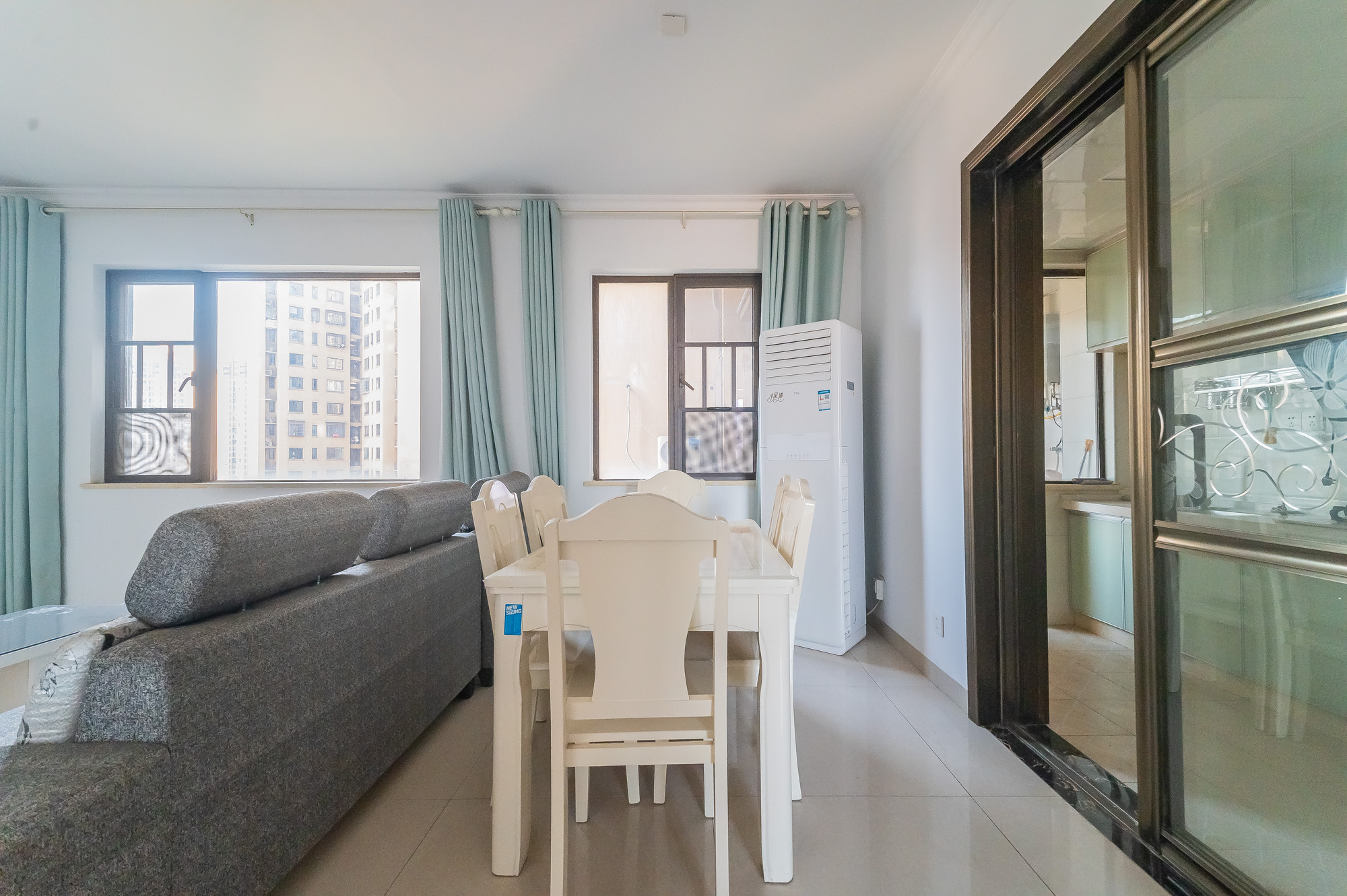 华润置地广场一期 3室2厅1卫 73.8万 华润置地广场一期 3室2厅1卫 73.8万客厅