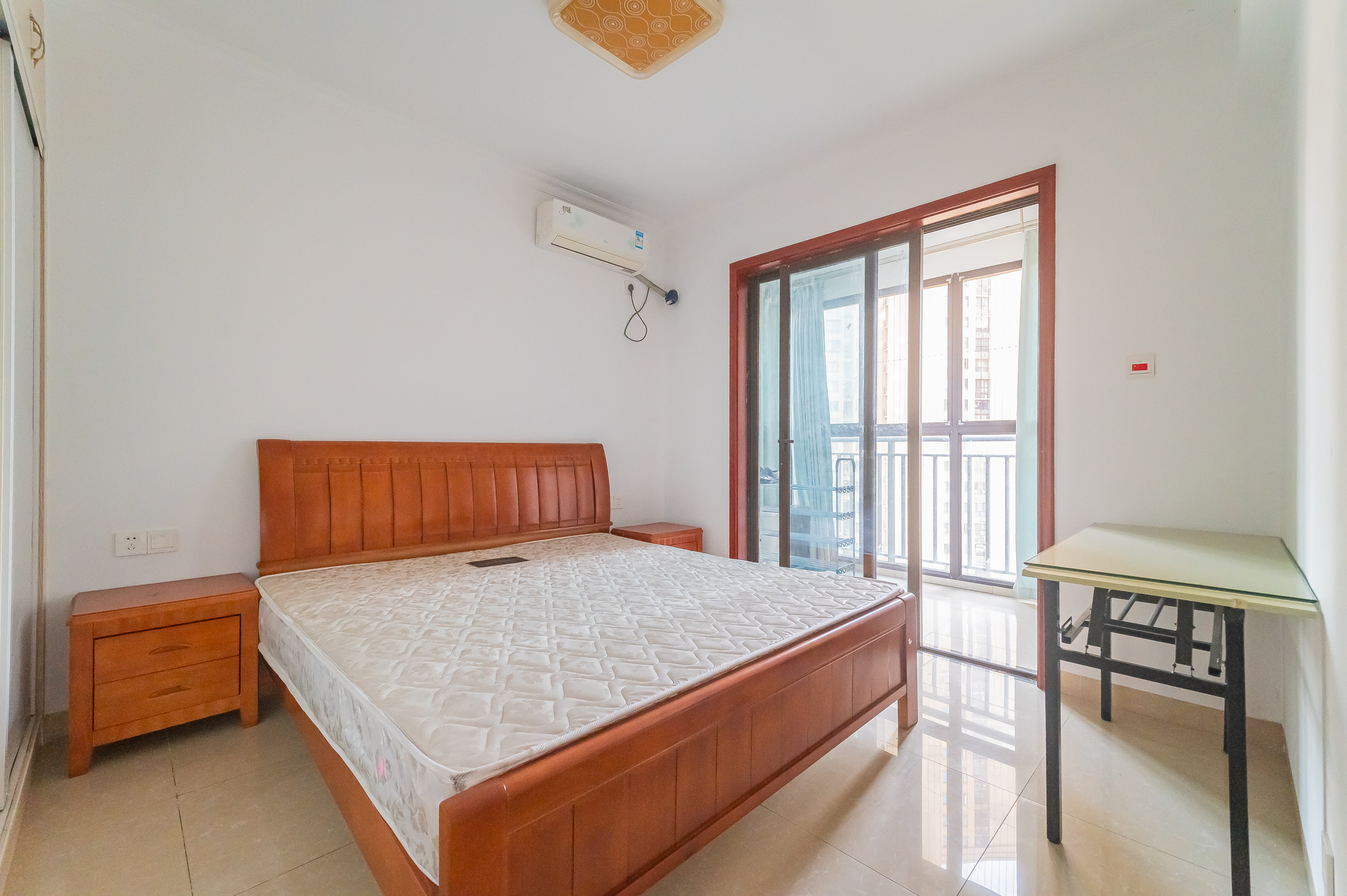 华润置地广场一期 3室2厅1卫 73.8万 华润置地广场一期 3室2厅1卫 73.8万卧室