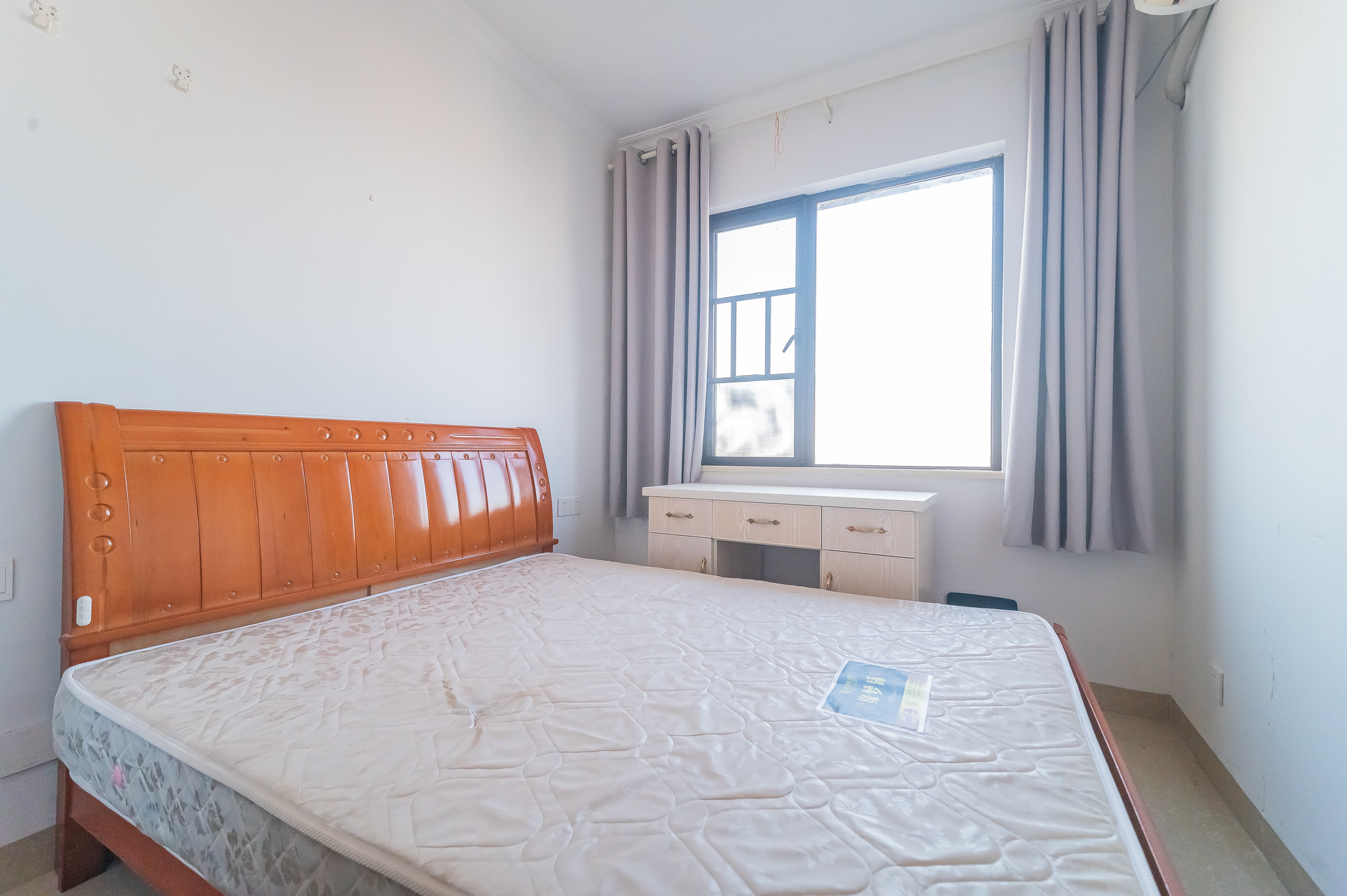 华润置地广场一期 3室2厅1卫 73.8万 华润置地广场一期 3室2厅1卫 73.8万卧室