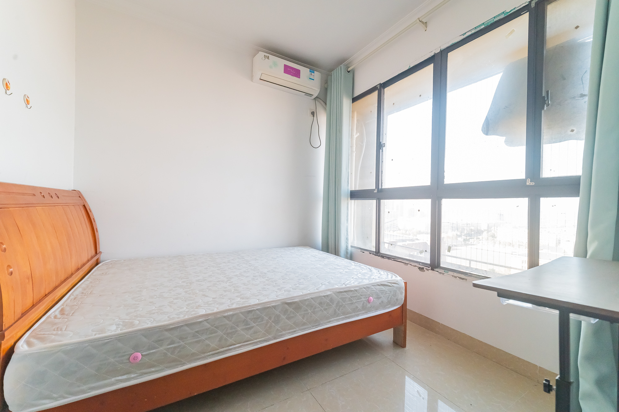 华润置地广场一期 3室2厅1卫 73.8万 华润置地广场一期 3室2厅1卫 73.8万卧室