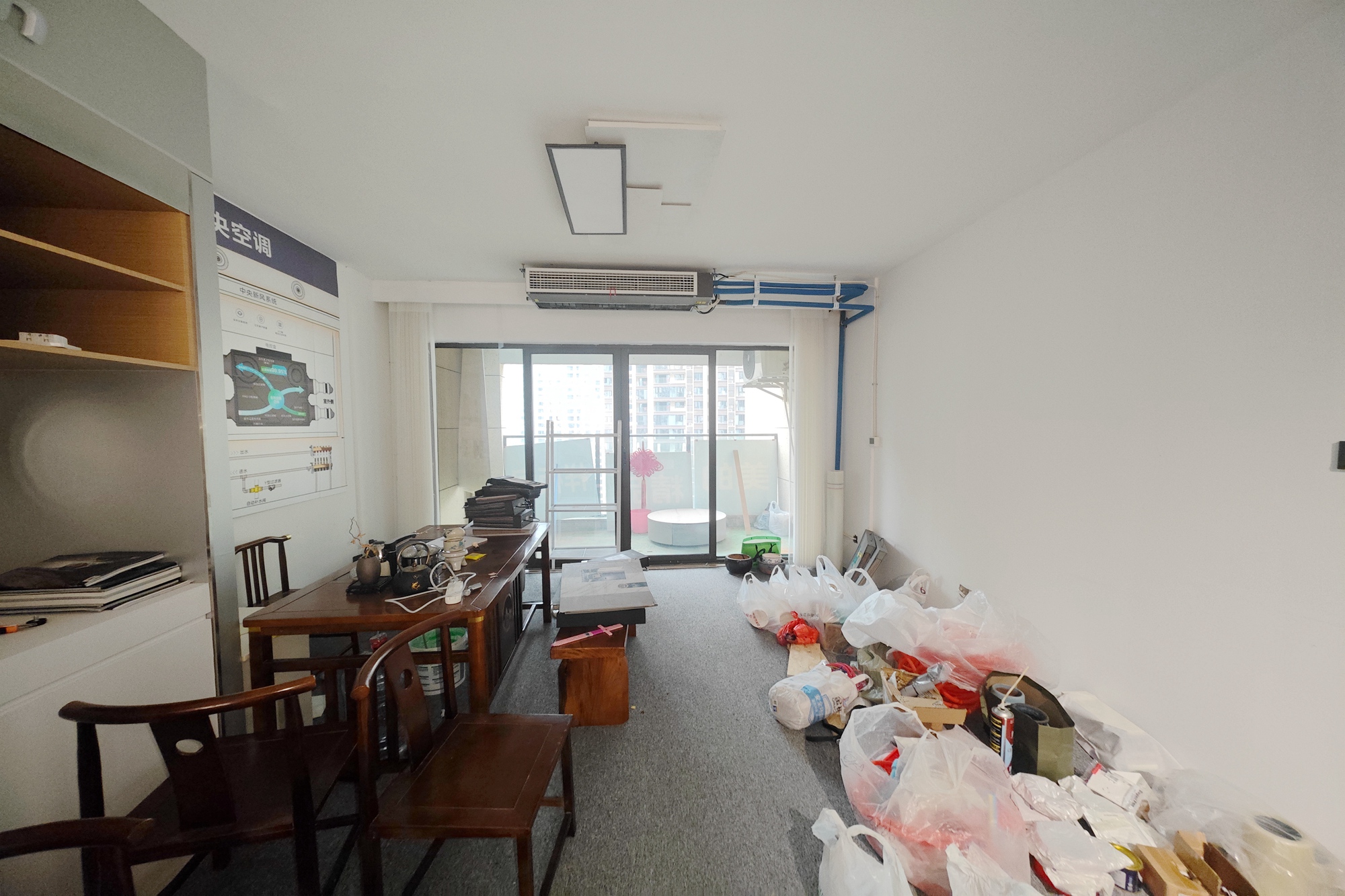 国欣向荣府  4室2厅2卫   180.00万客厅