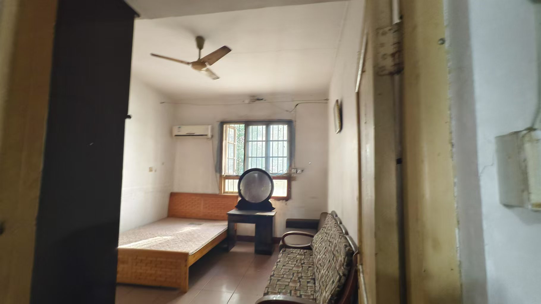 新开铺乒乓球厂宿舍 1室1厅1卫 600.0元/月 新开铺乒乓球厂宿舍 1室1厅1卫 600.0元/月室内图