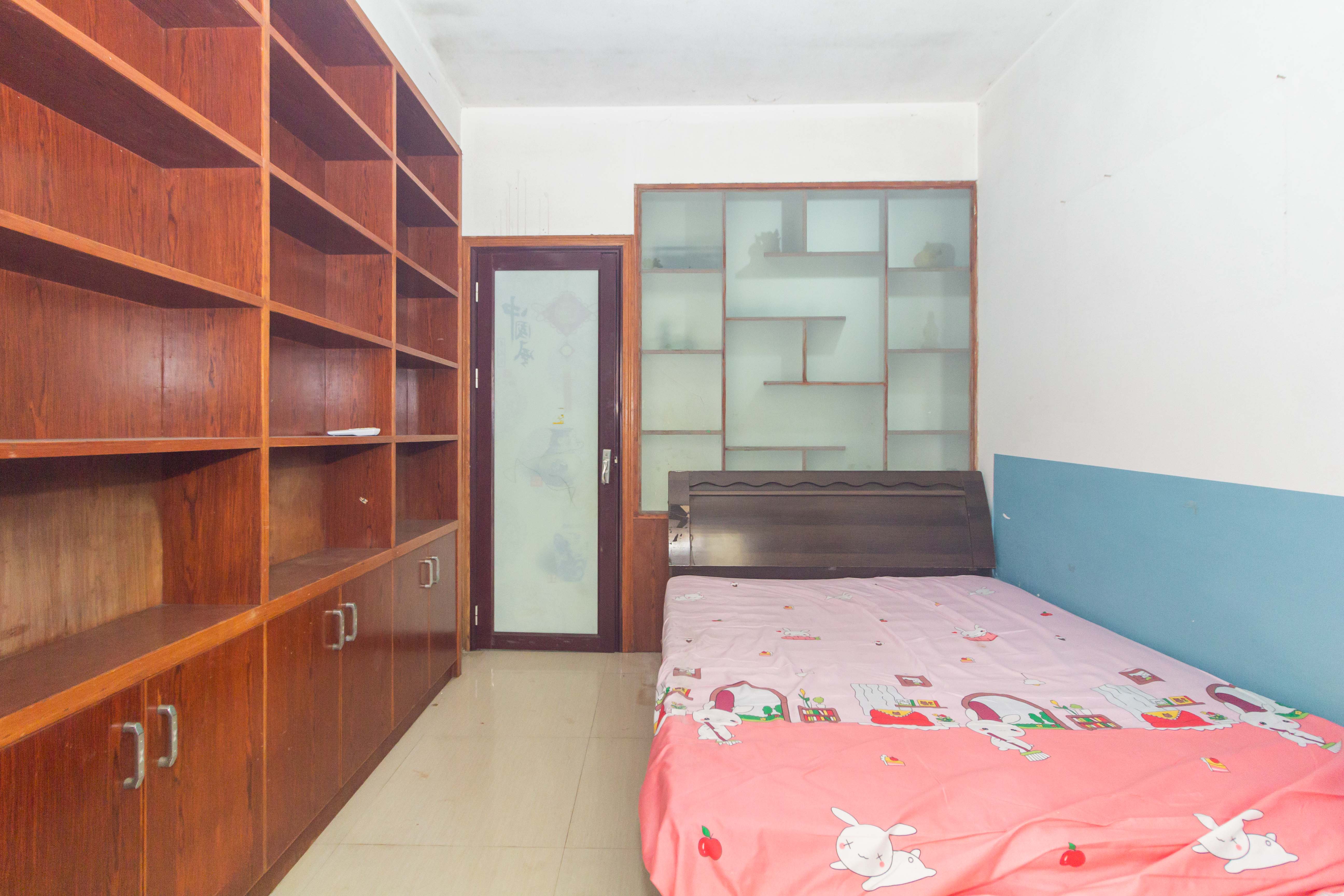 博雅湘水湾  3室2厅1卫    42.8万 博雅湘水湾  3室2厅1卫    42.8万卧室