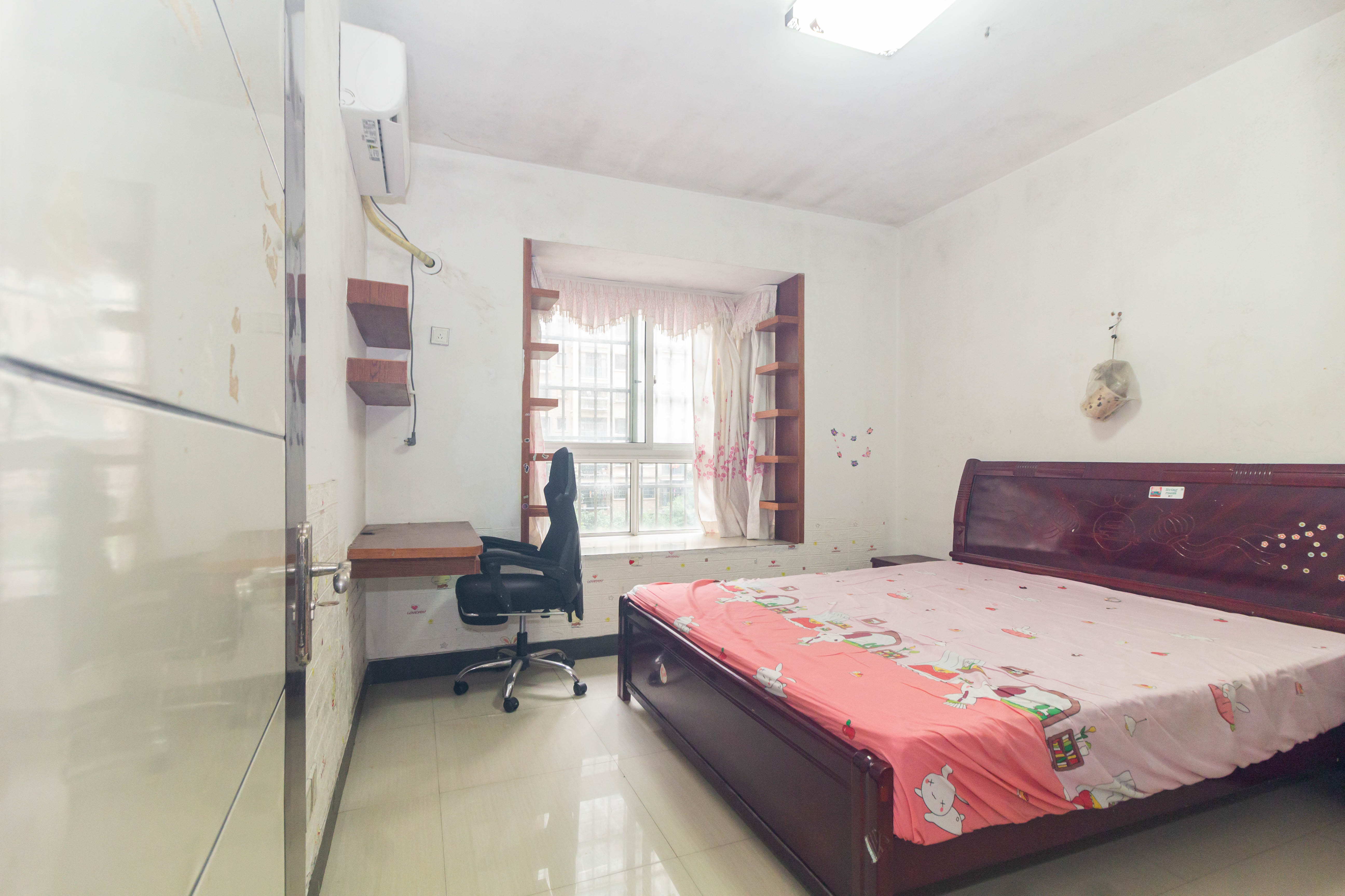 博雅湘水湾  3室2厅1卫    42.8万 博雅湘水湾  3室2厅1卫    42.8万卧室