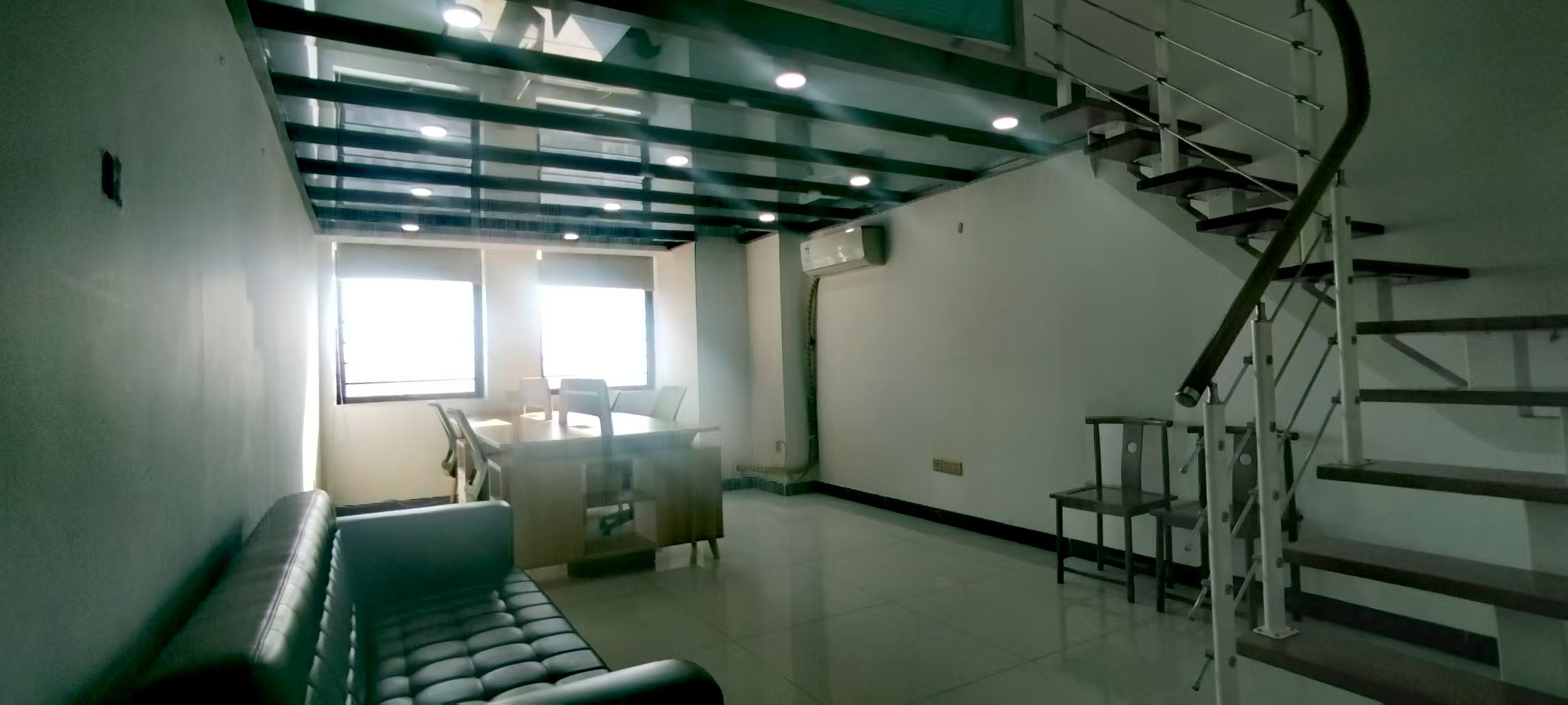 华润置地广场二期  1室1厅1卫    2100.0元/月 华润置地广场二期  1室1厅1卫    2100.0元/月室内图