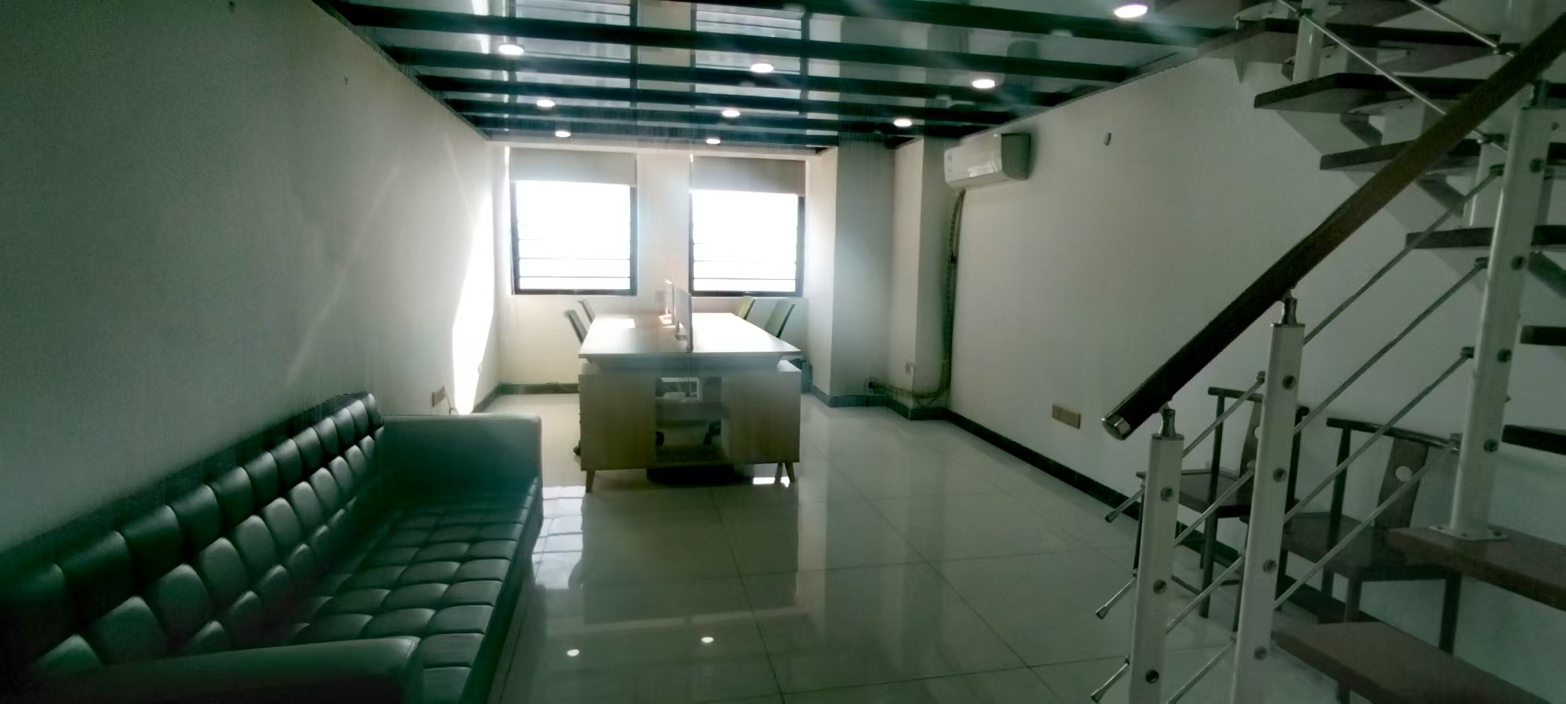 华润置地广场二期  1室1厅1卫    2100.0元/月 华润置地广场二期  1室1厅1卫    2100.0元/月室内图