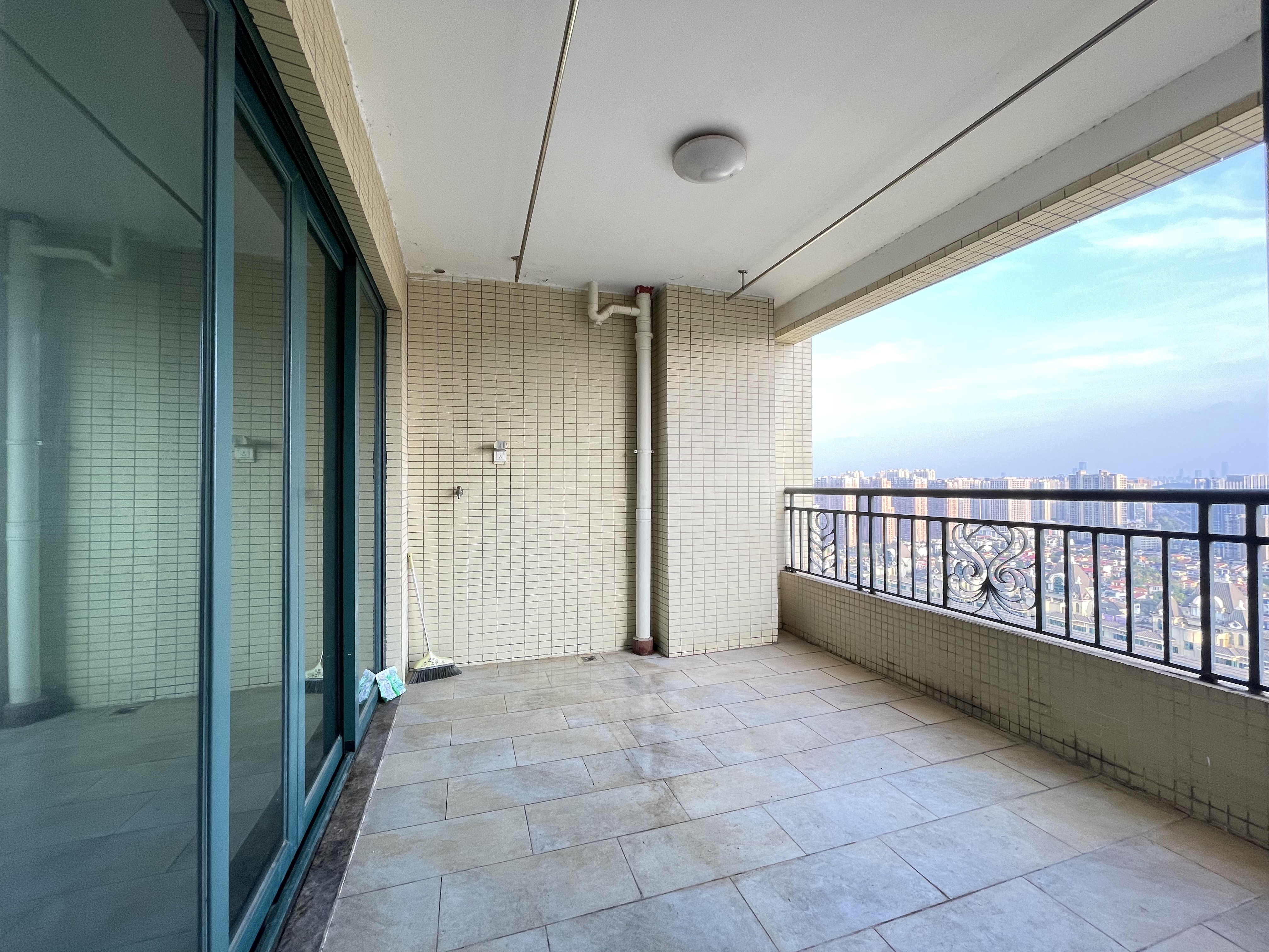 恒大名都 4室2厅4卫 3300.0元/月 恒大名都 4室2厅4卫 3300.0元/月室内图