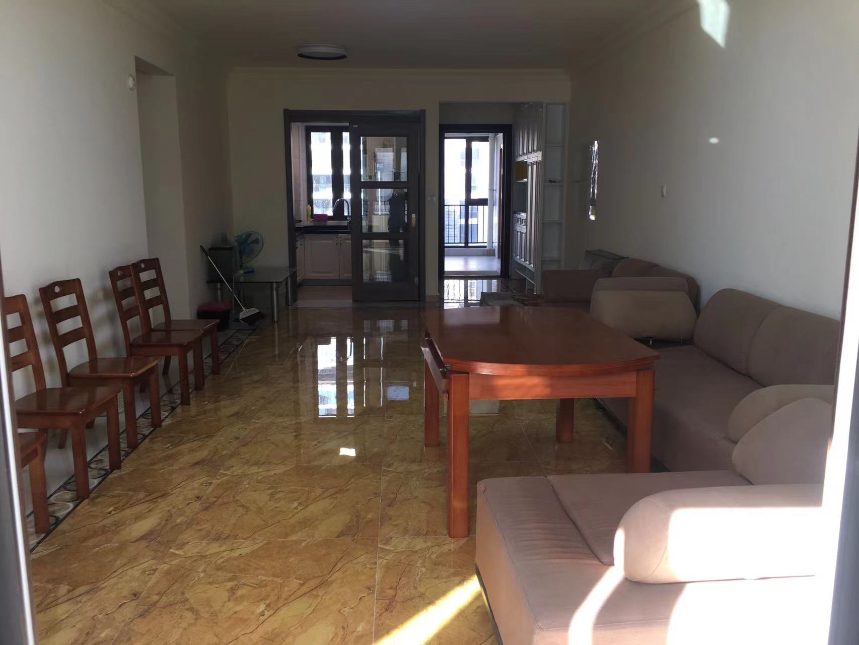 碧桂园大学印象一期 4室2厅2卫 1800.0元/月 碧桂园大学印象一期 4室2厅2卫 1800.0元/月室内图