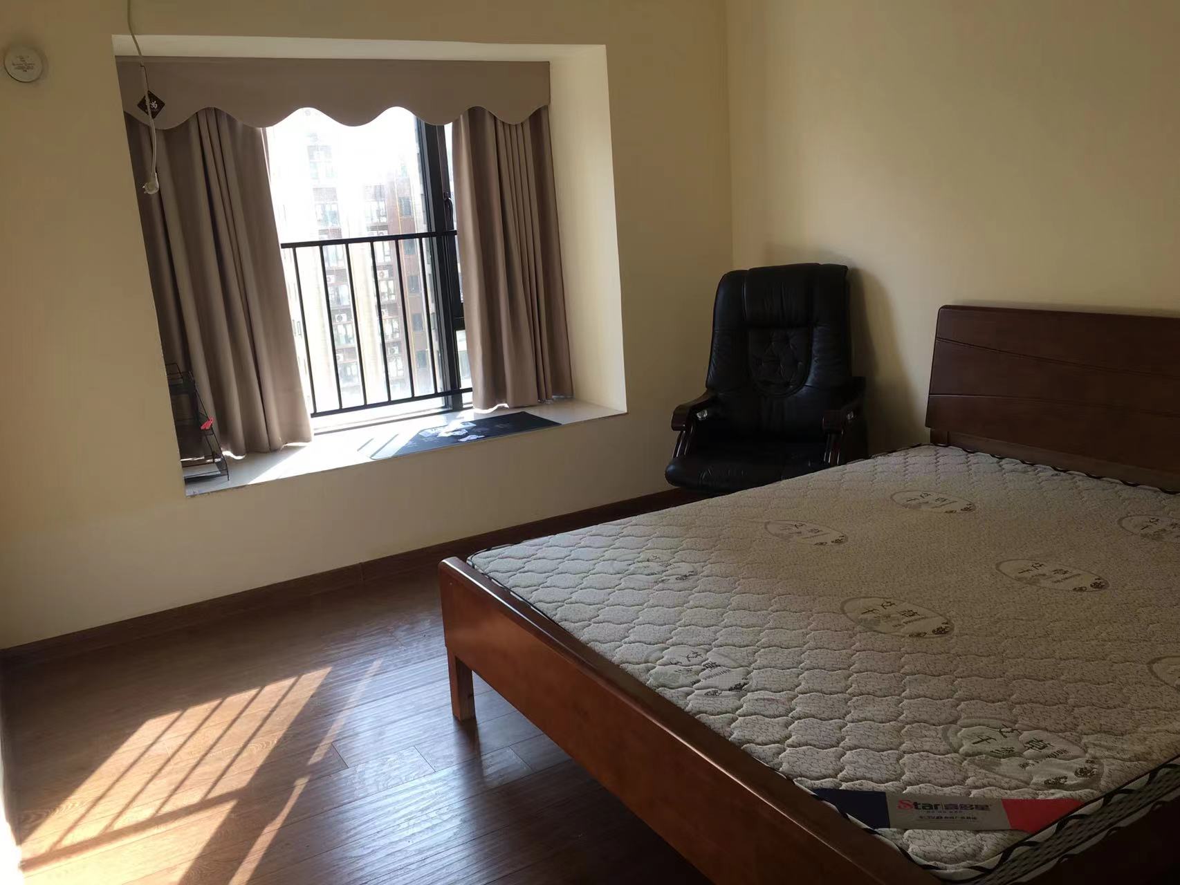 碧桂园大学印象一期 4室2厅2卫 1800.0元/月 碧桂园大学印象一期 4室2厅2卫 1800.0元/月室内图