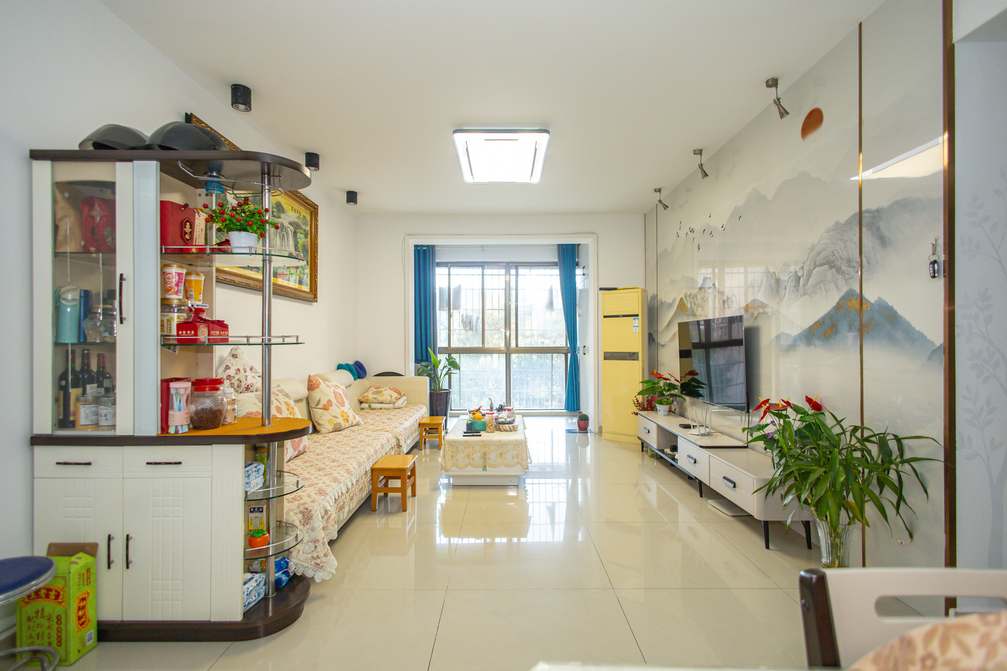 卧龙居国际村  2室1厅1卫    59.8万客厅